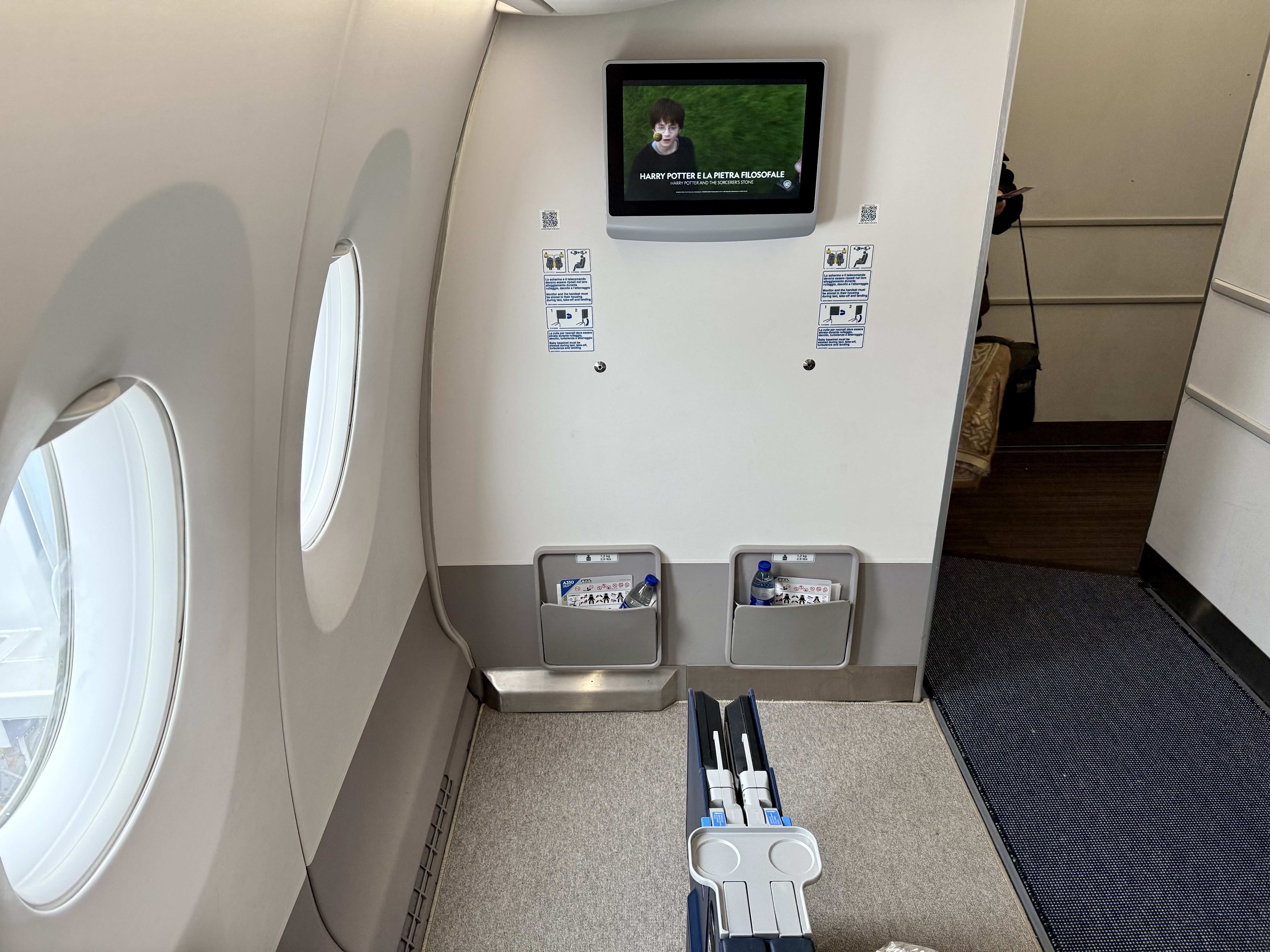 ITA Airways Airbus A350 premium economy bulkhead row legroom ITA Airways Airbus A350 premium economy bulkhead row legroom