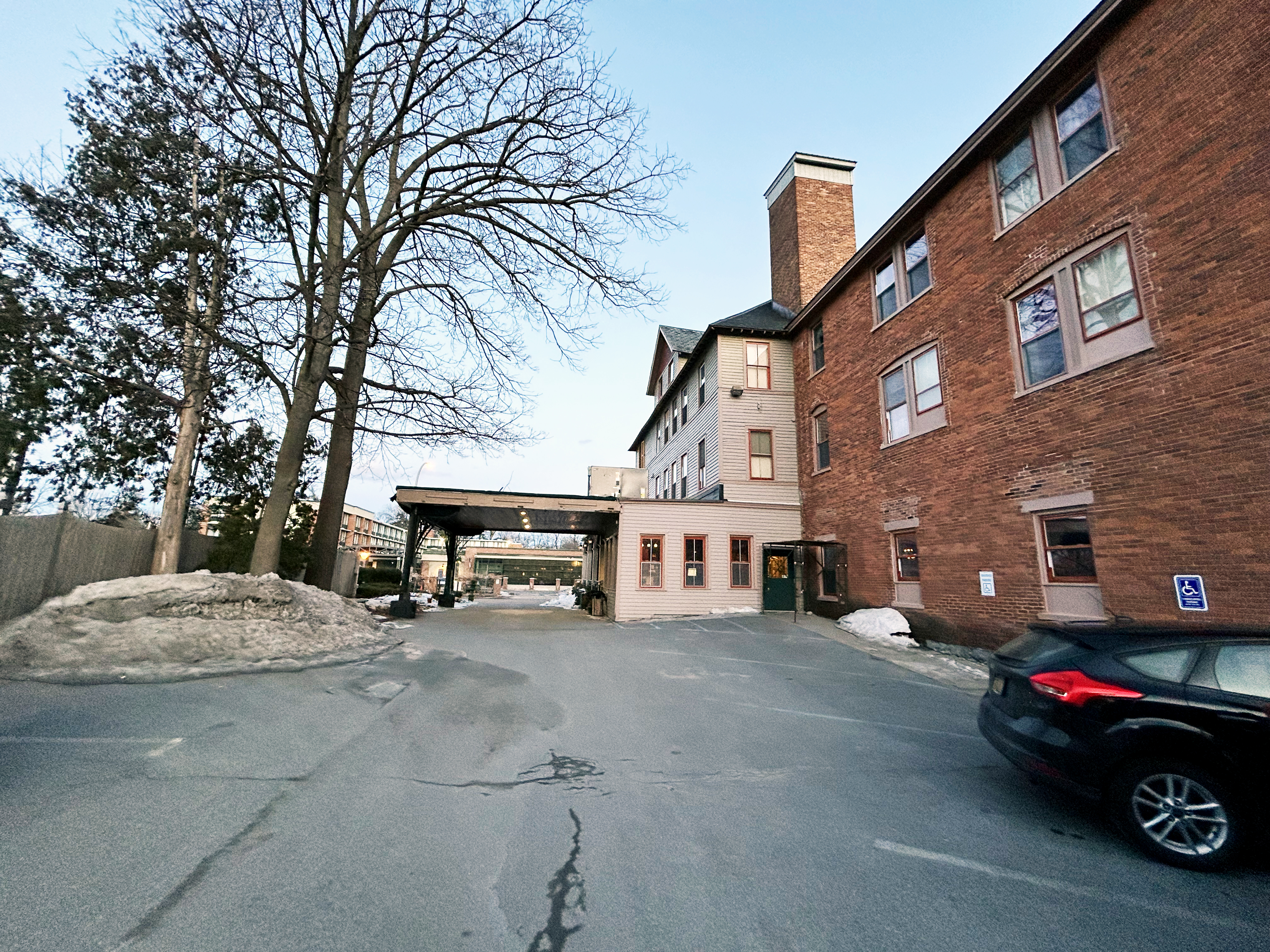 Inn at Saratoga parking lot