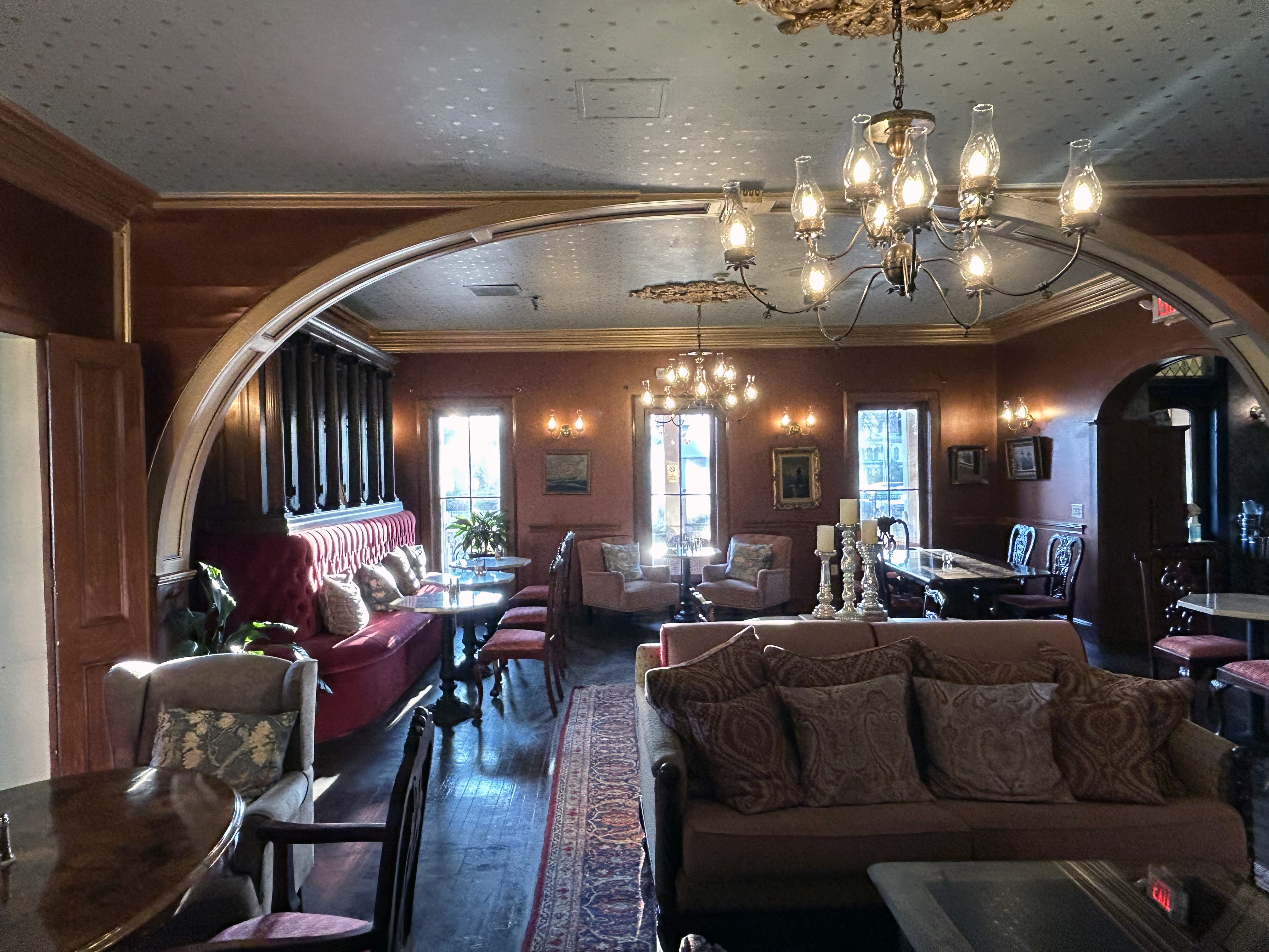 Inn at Saratoga sitting room
