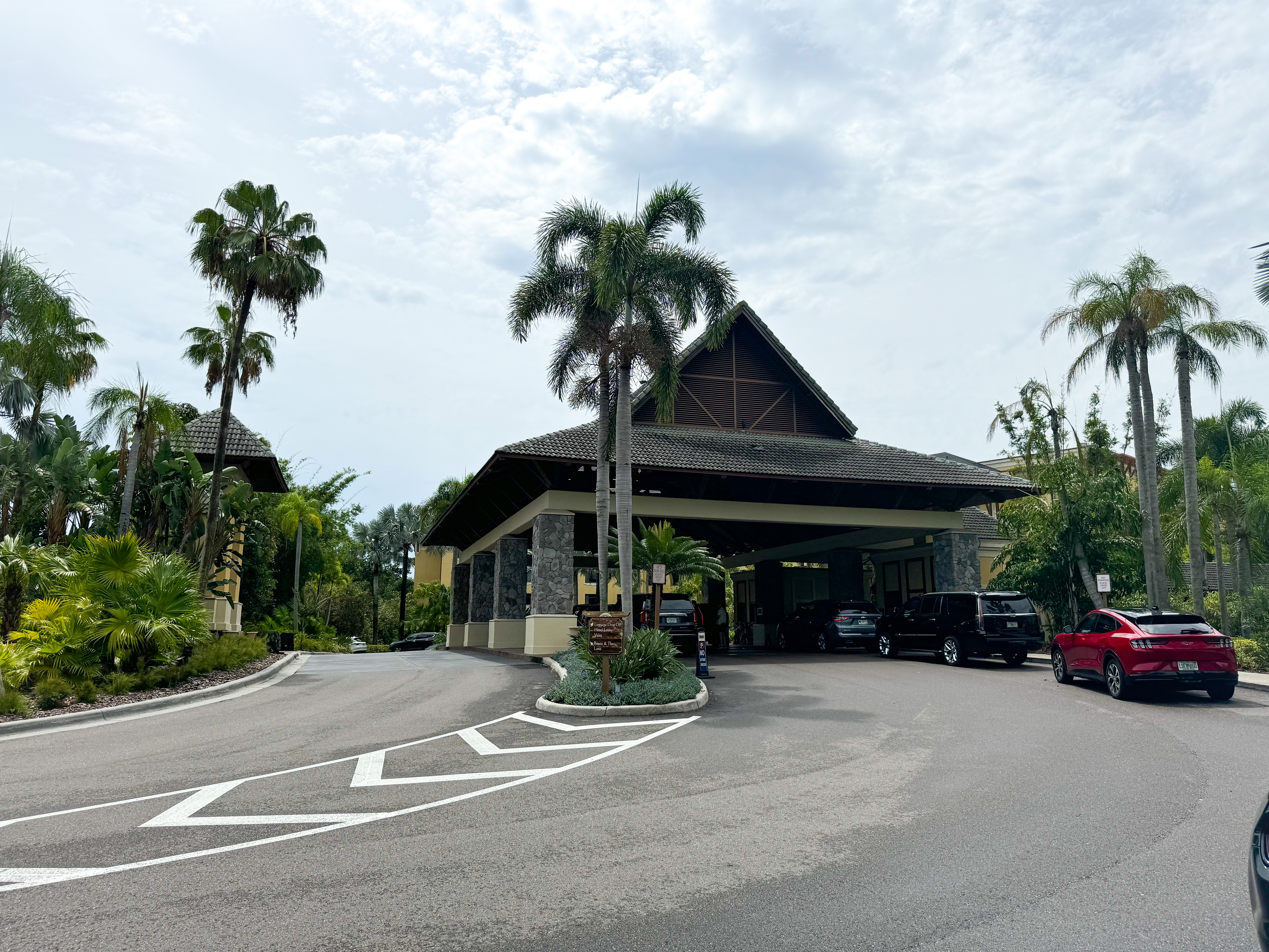 Loews Royal Pacific Hotel Universal Orlando driveway Loews Royal Pacific Hotel Universal Orlando driveway