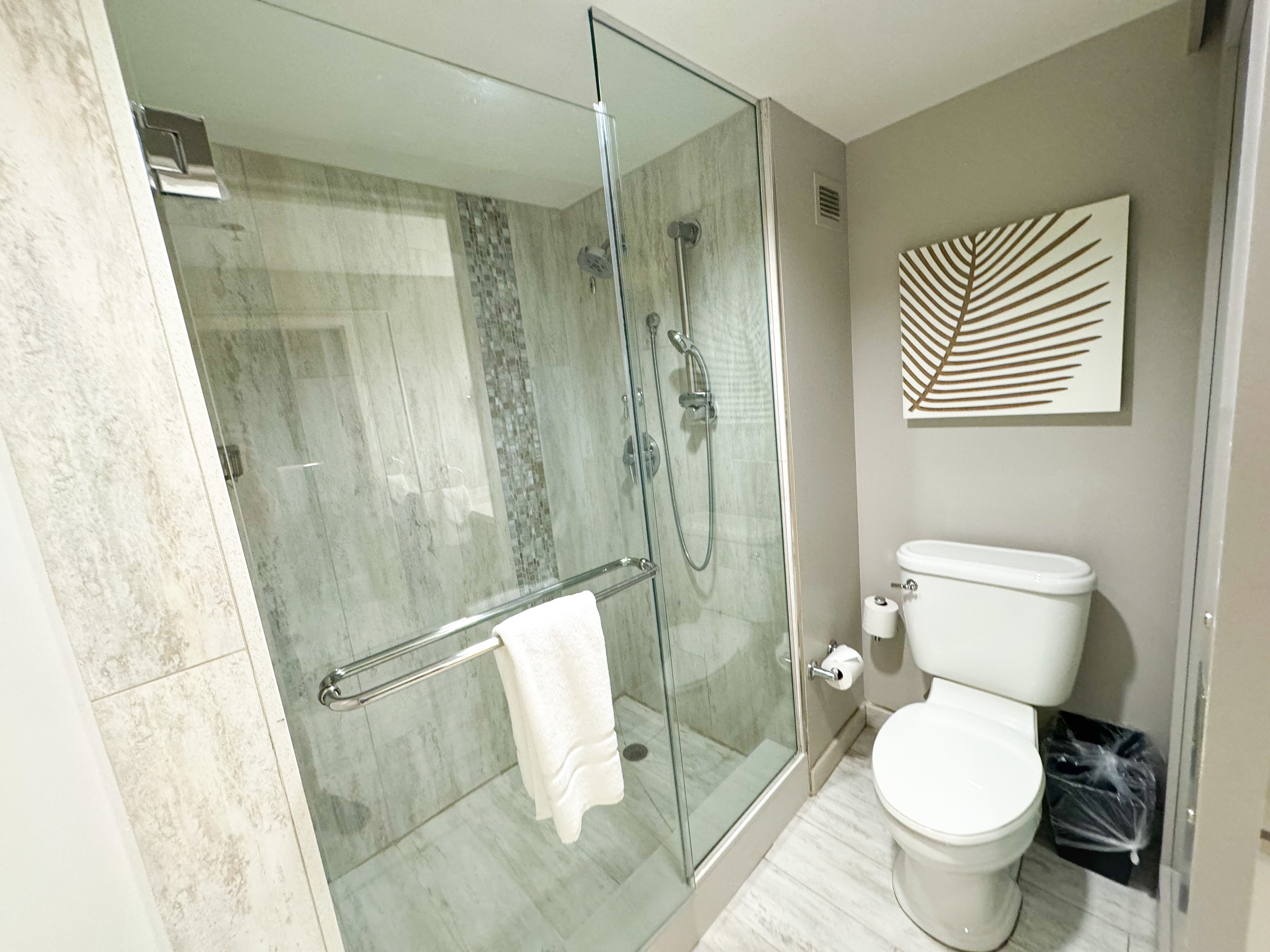 Loews Royal Pacific Hotel Universal Orlando room bathroom Loews Royal Pacific Hotel Universal Orlando room bathroom