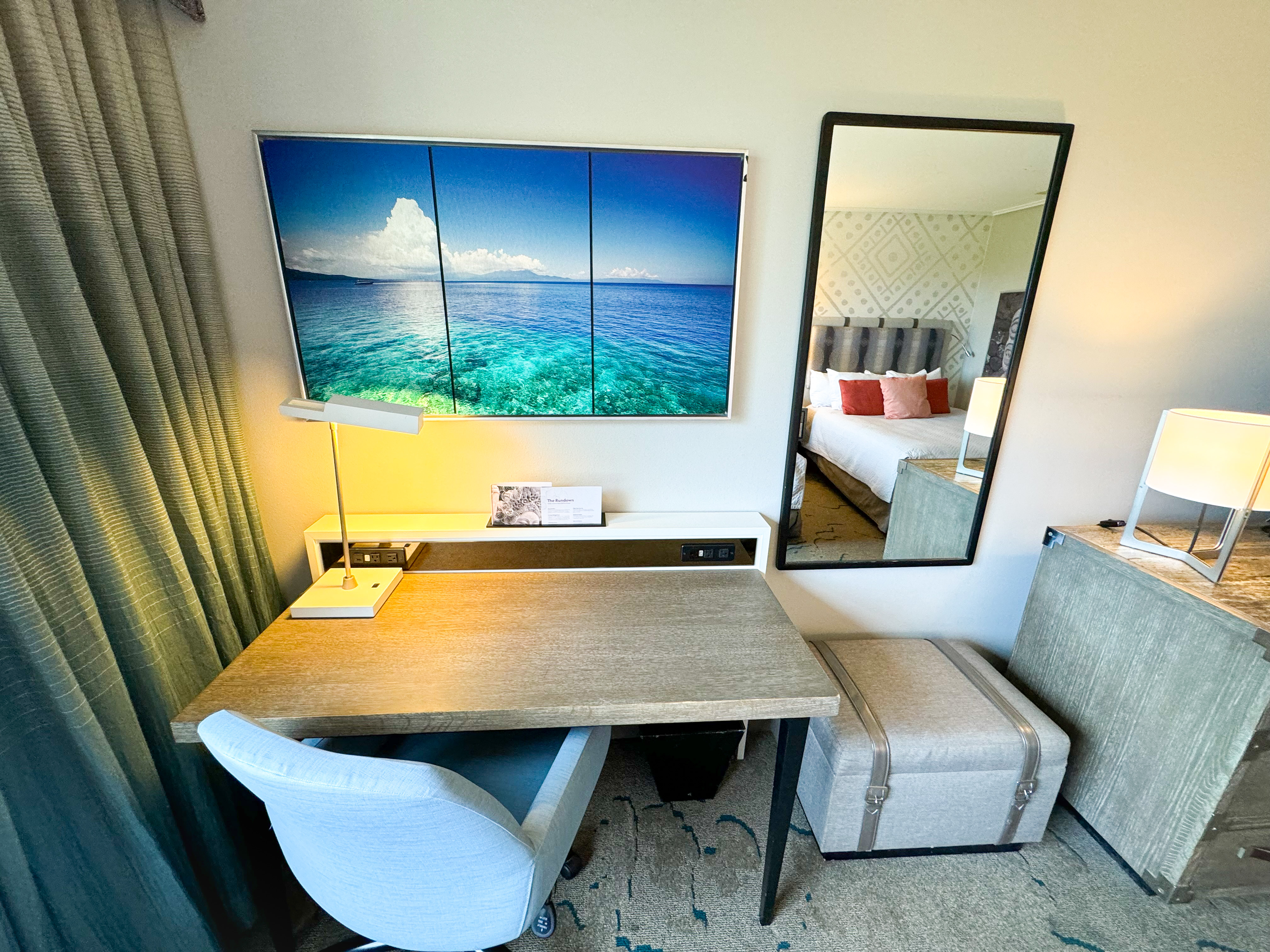 Loews Royal Pacific Hotel Universal Orlando room desk Loews Royal Pacific Hotel Universal Orlando room desk