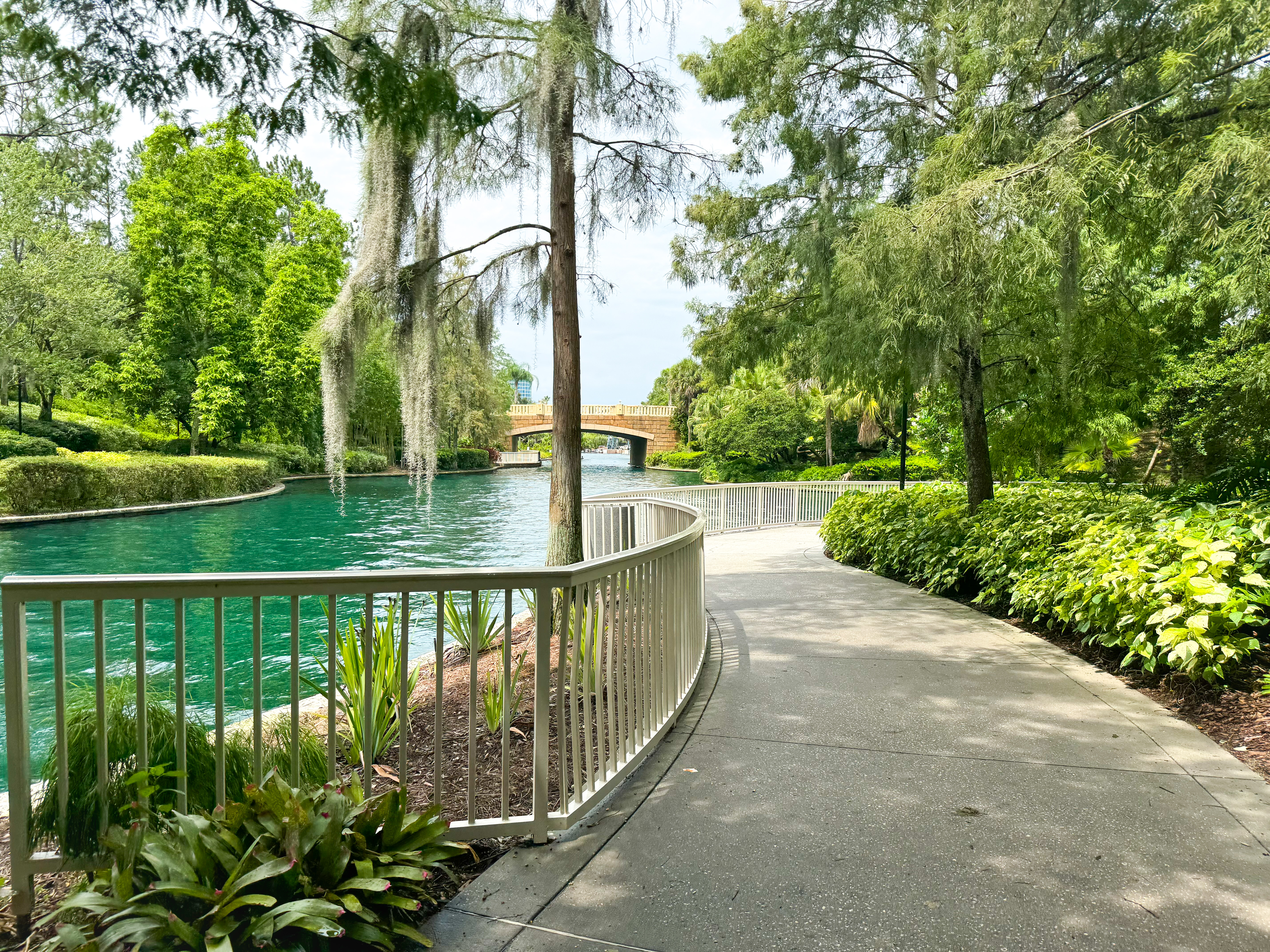 Loews Royal Pacific Hotel Universal Orlando walking path Loews Royal Pacific Hotel Universal Orlando walking path