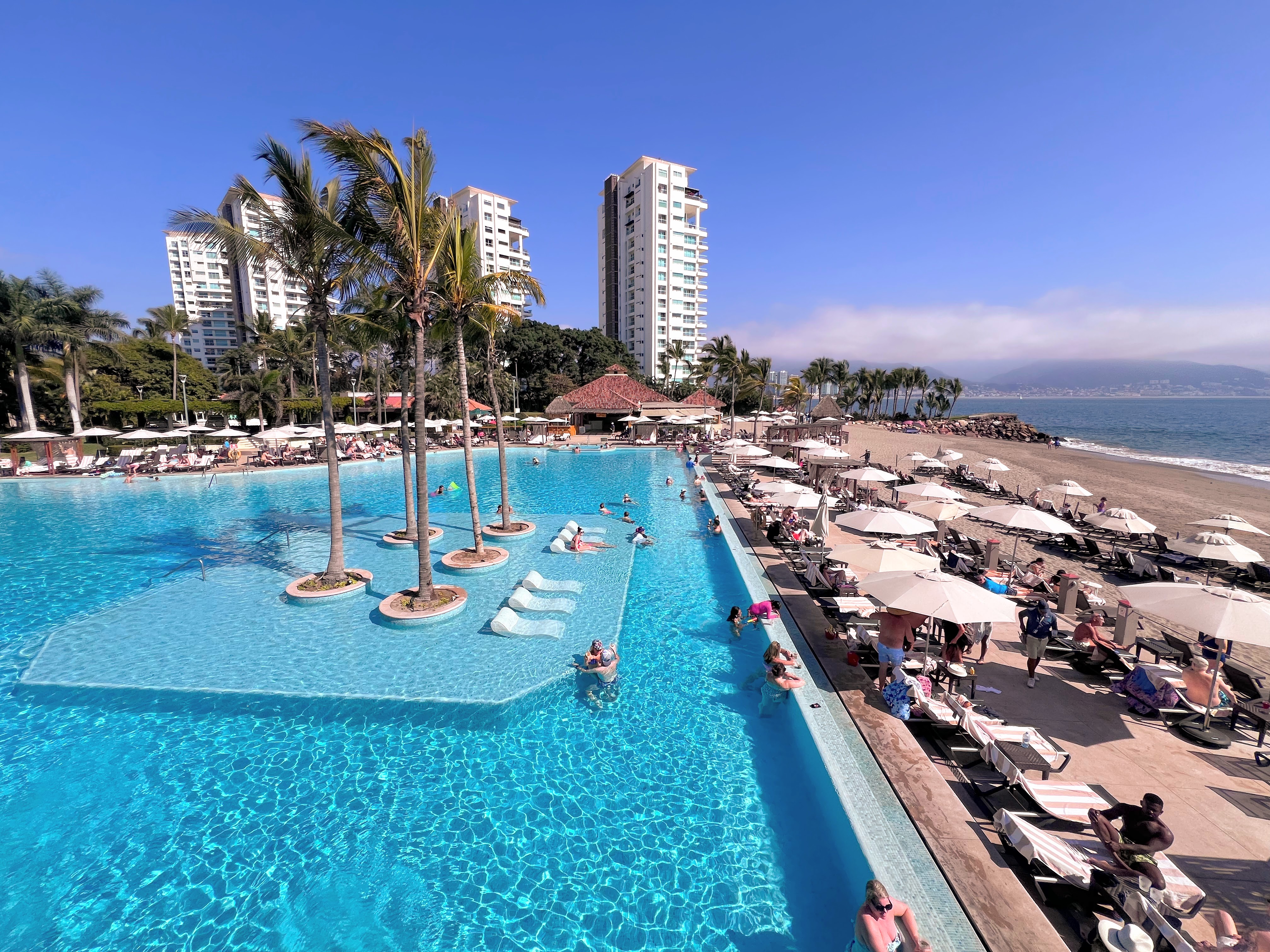 Marriott Puerto Vallarta pool and beach