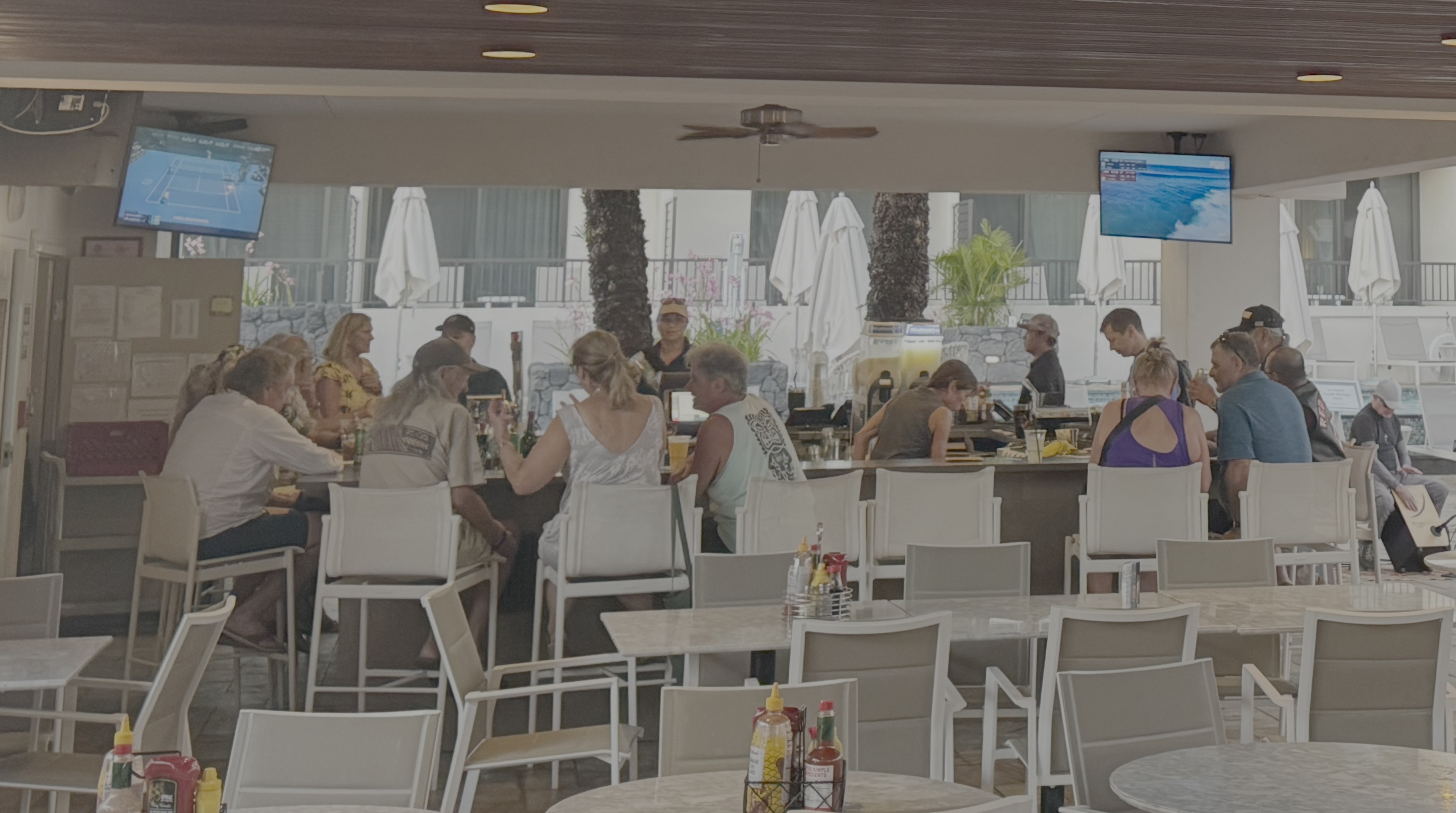 Maui Coast Hotel Kihei pool bar cropped