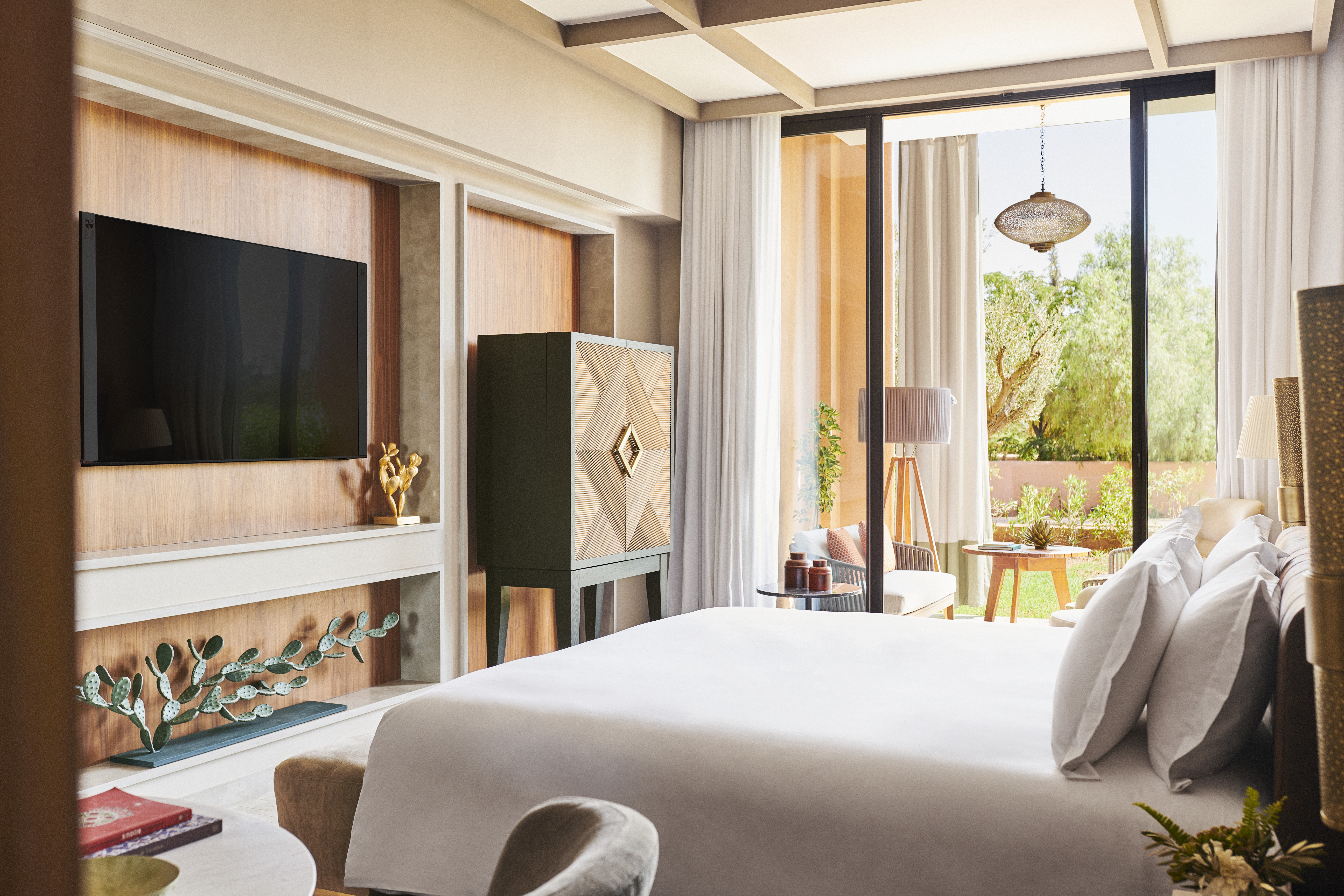 Park Hyatt Marrakech Guest Room Bed and furnishings in hotel