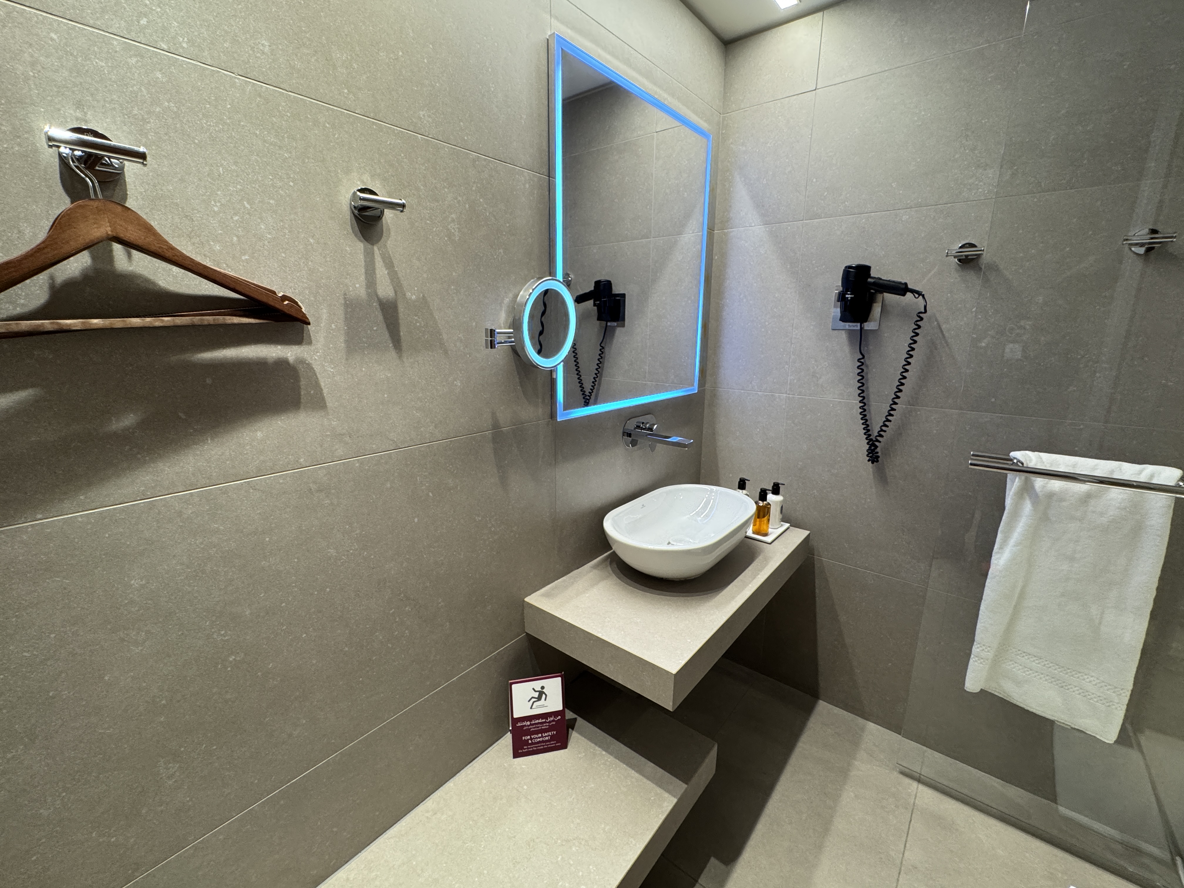 Platinum Gold Lounge North DOH shower vanity