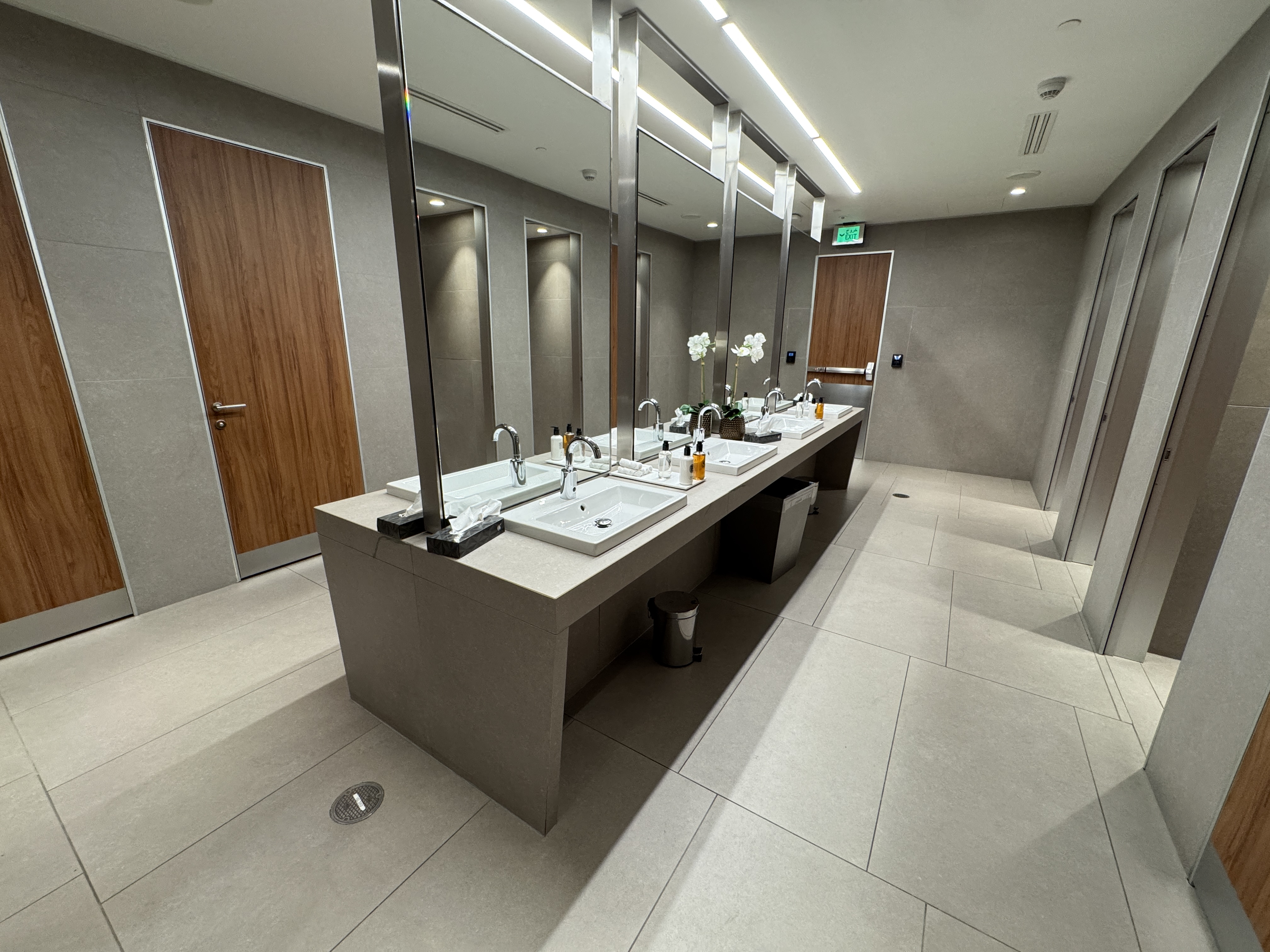 Platinum Gold Lounge North DOH womens restroom