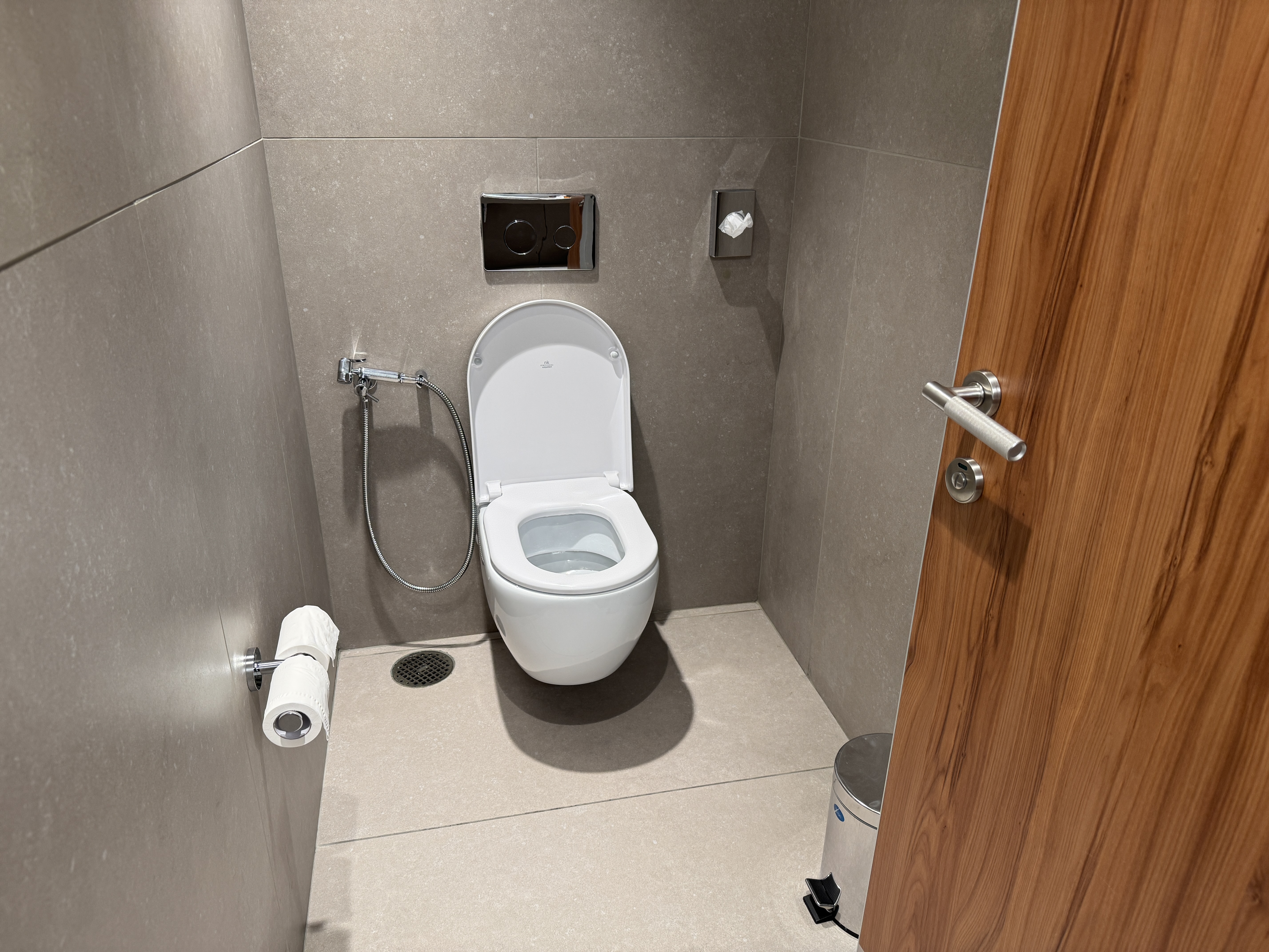 Platinum Gold Lounge North DOH womens toilet