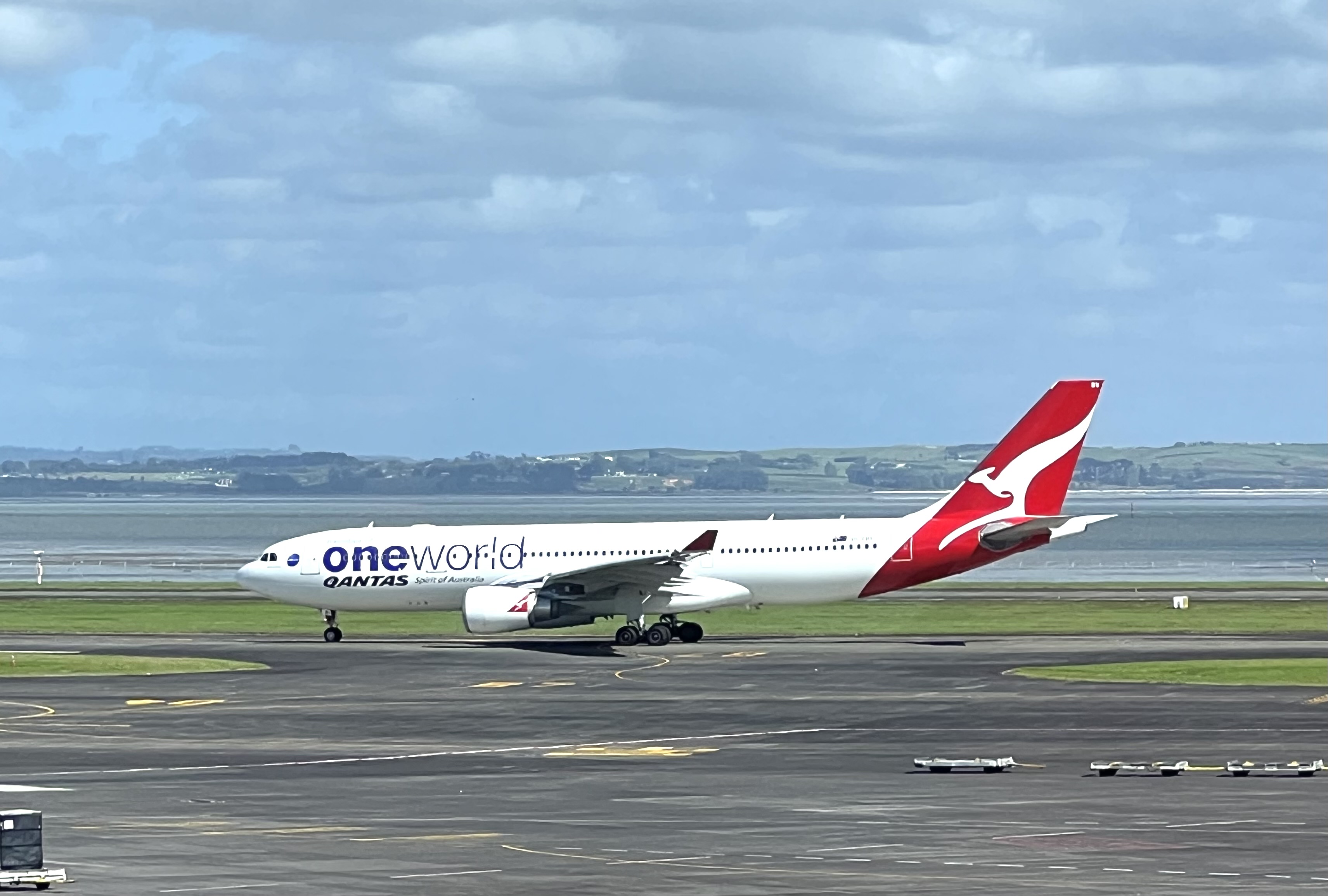 Qantas Airbus A330200 in Auckland New Zealand AKL