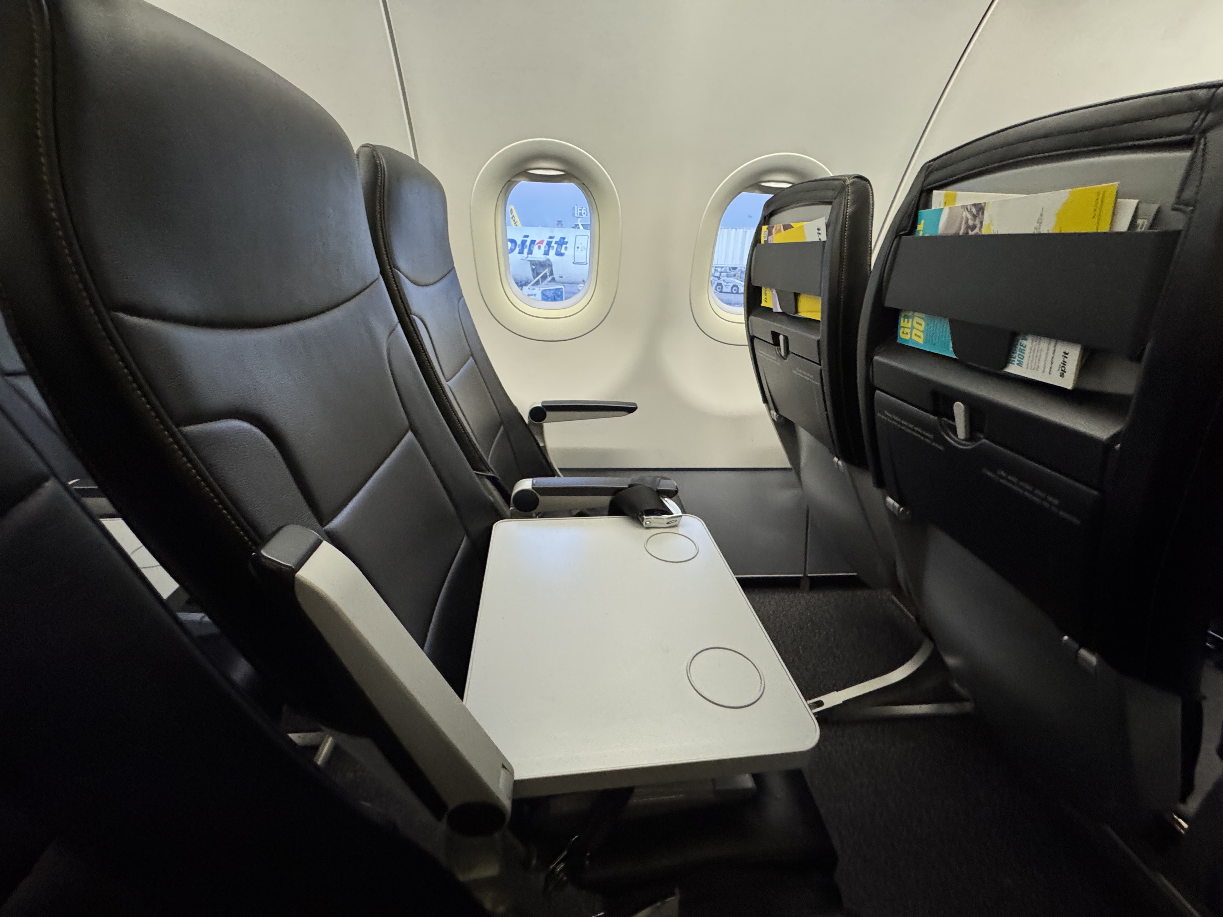 Spirit Go Comfy Tray Middle Seat Spirit Go Comfy Tray Middle Seat