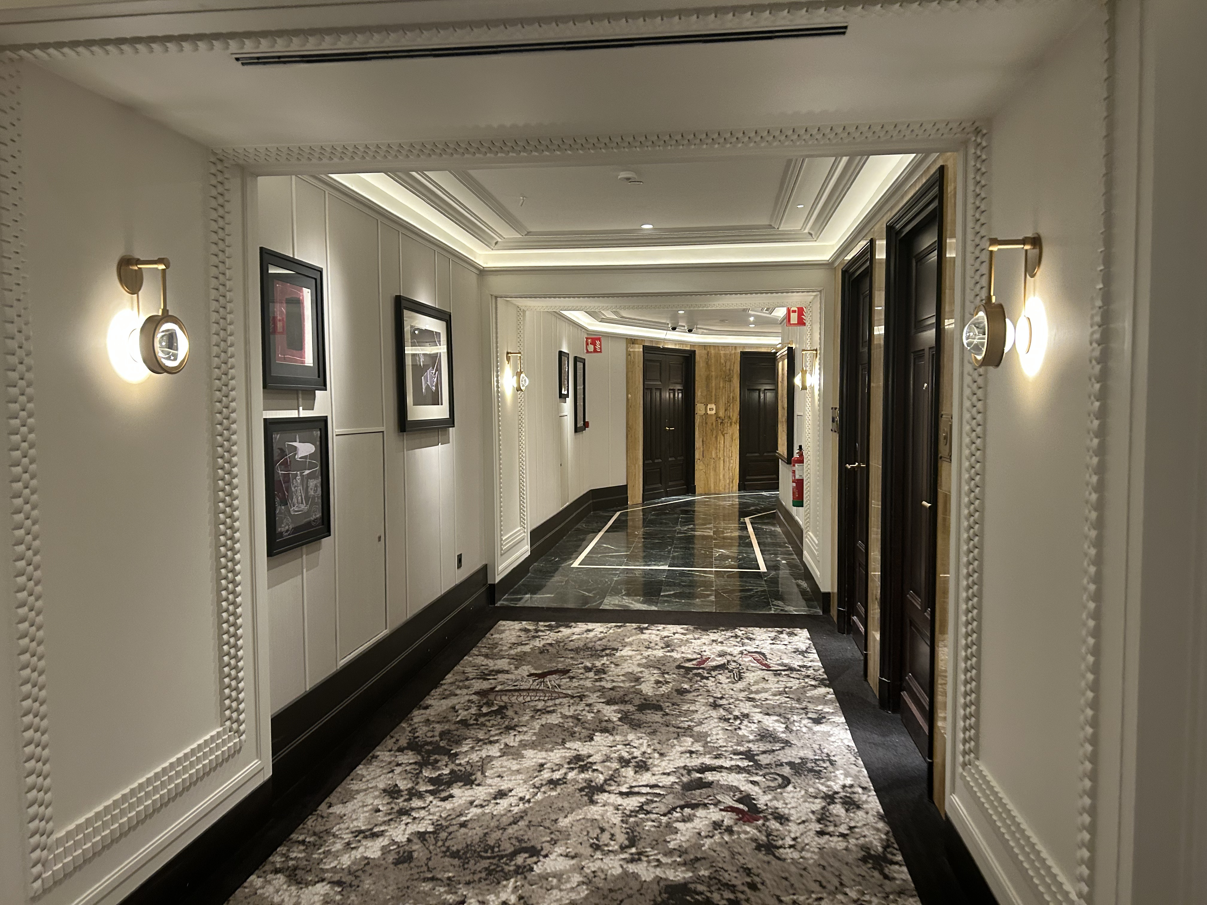 The Palace, a Luxury Collection Hotel, Madrid guest hallways