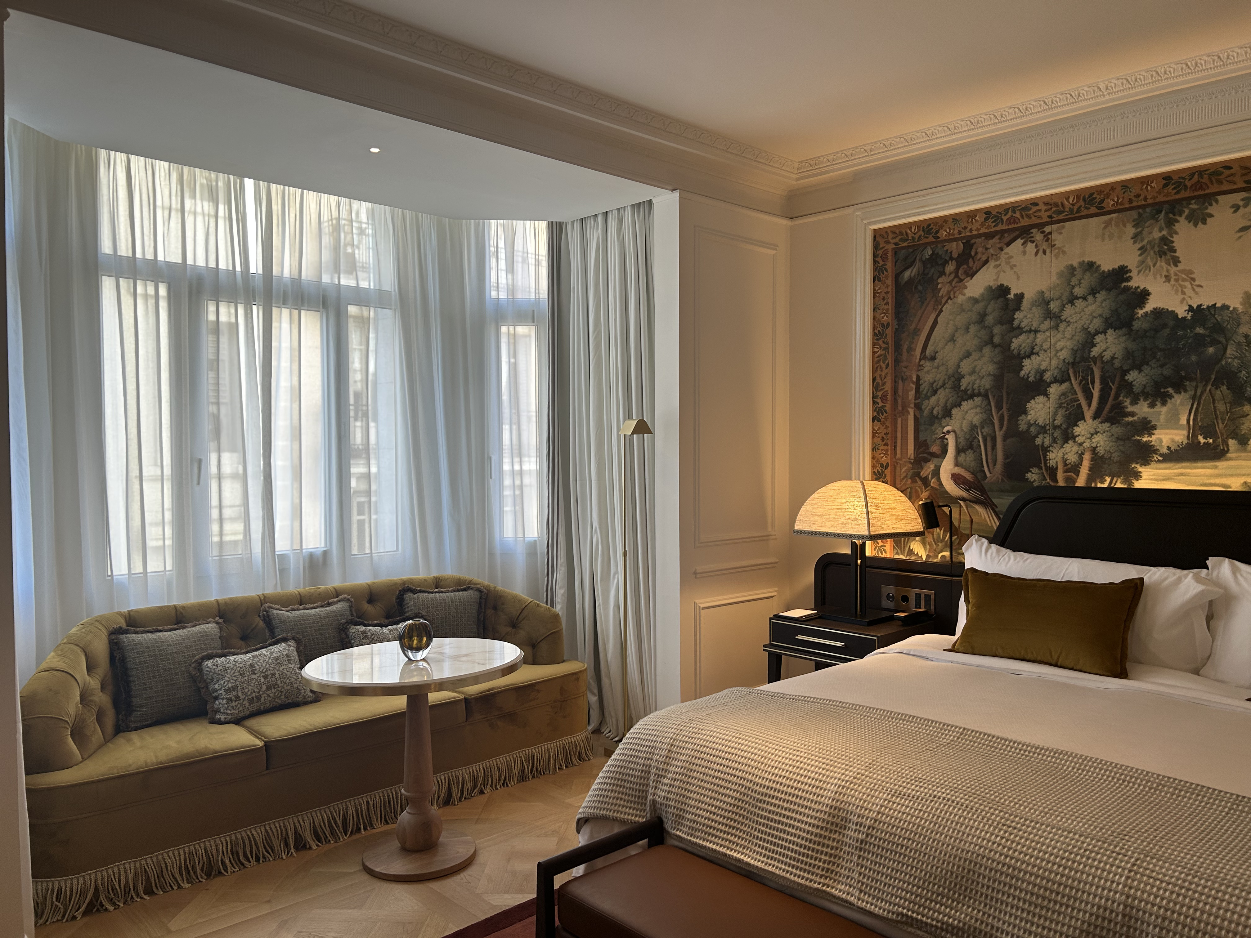 The Palace, a Luxury Collection Hotel, Madrid suite reading area