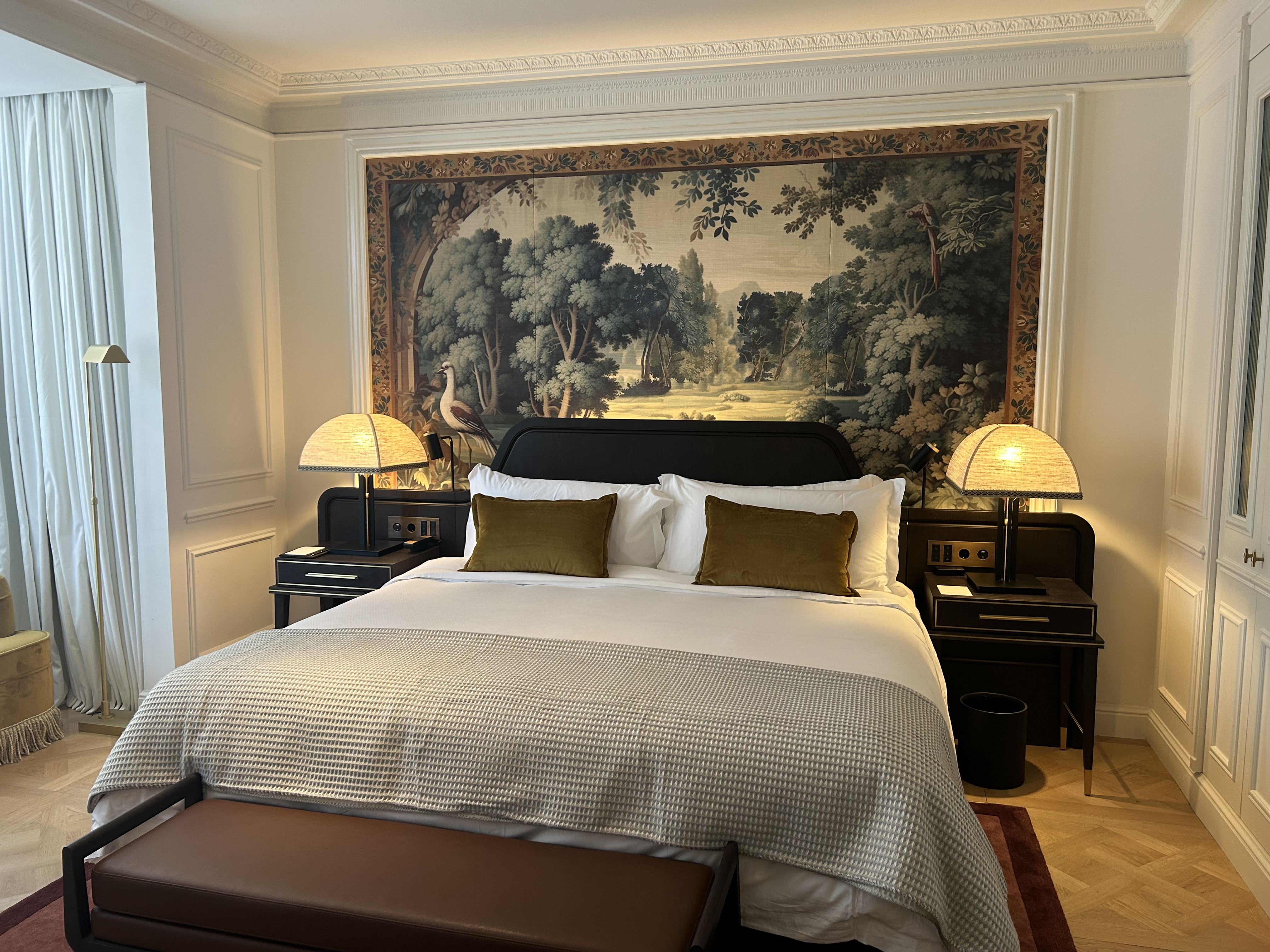 The Palace, a Luxury Collection Hotel, Madrid Neptune Suite bed