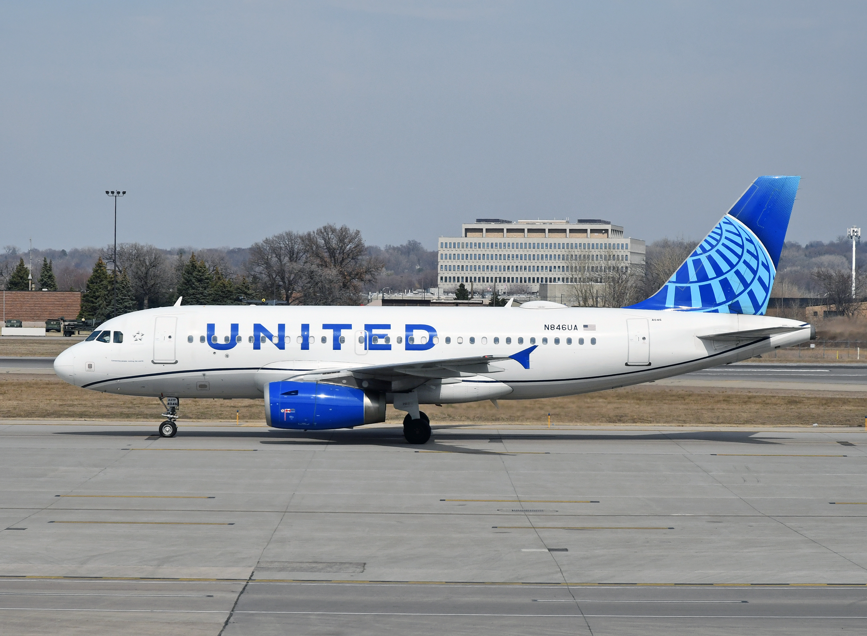 United A319 Taxiing MSP United A319 Taxiing MSP