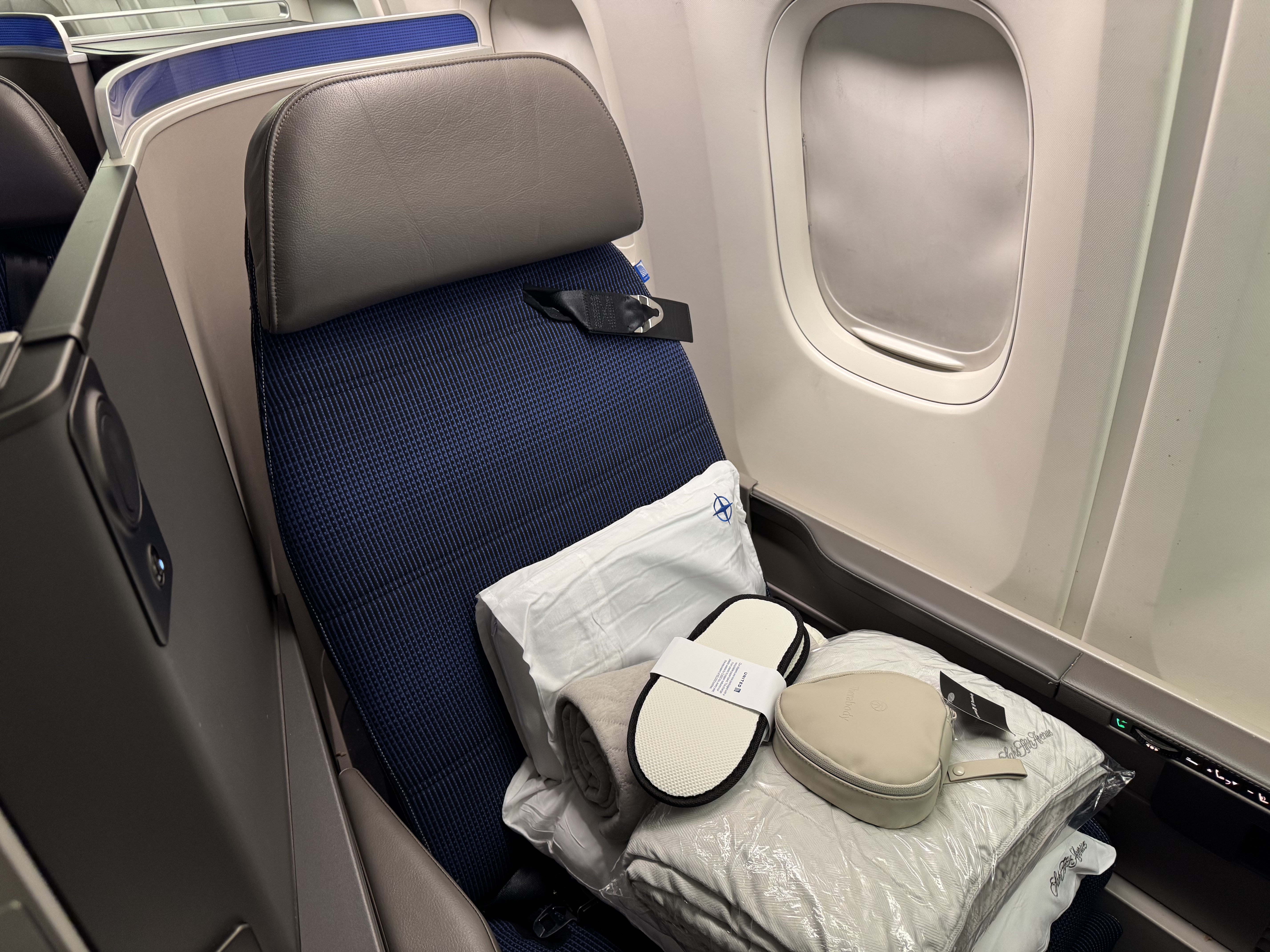 United Airlines B767 400 Polaris window seat