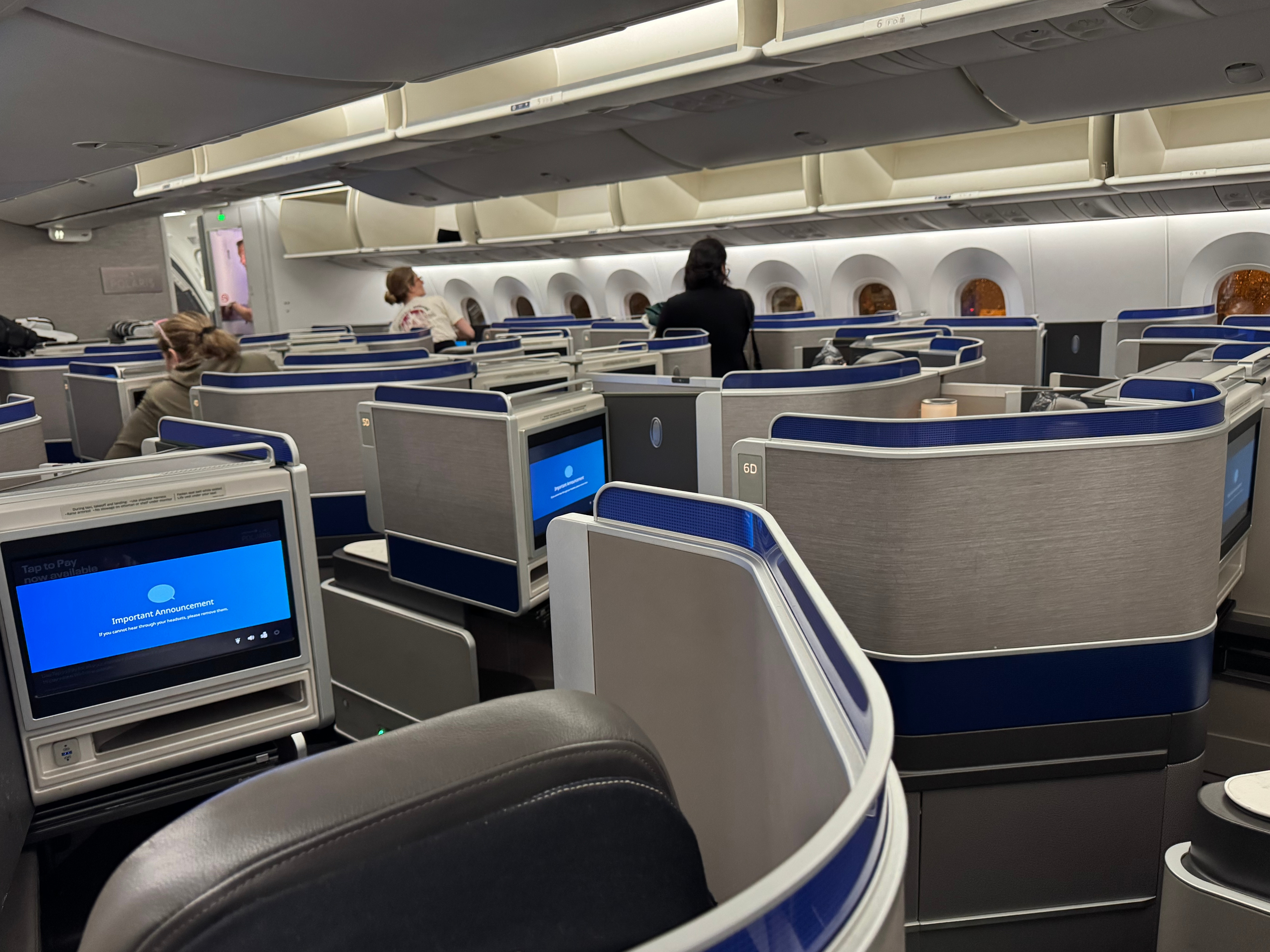 United Airlines Polaris business B787 10 cabin overview United Airlines Polaris business B787 10 cabin overview