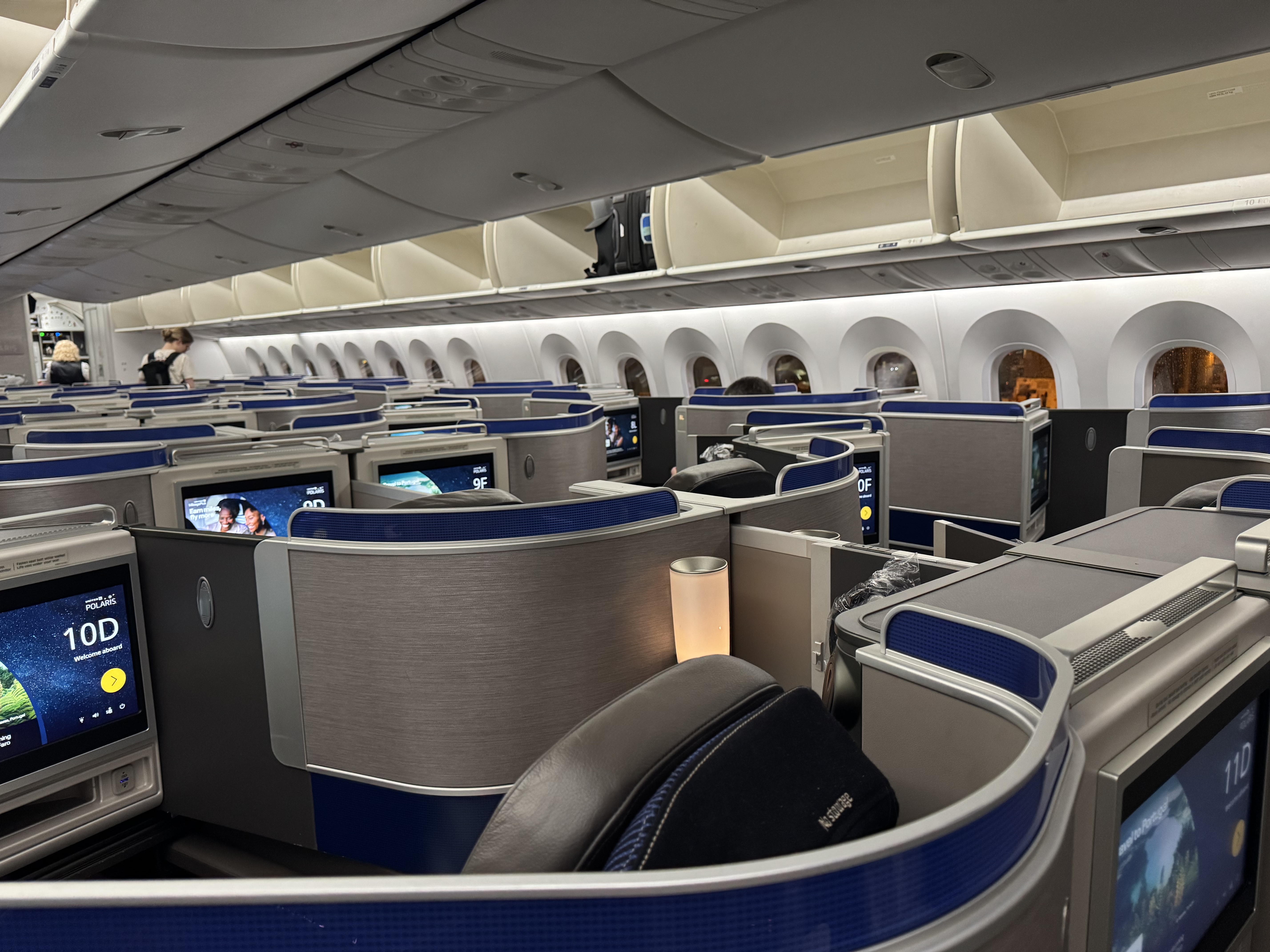 United Airlines Polaris business B787 10 cabin