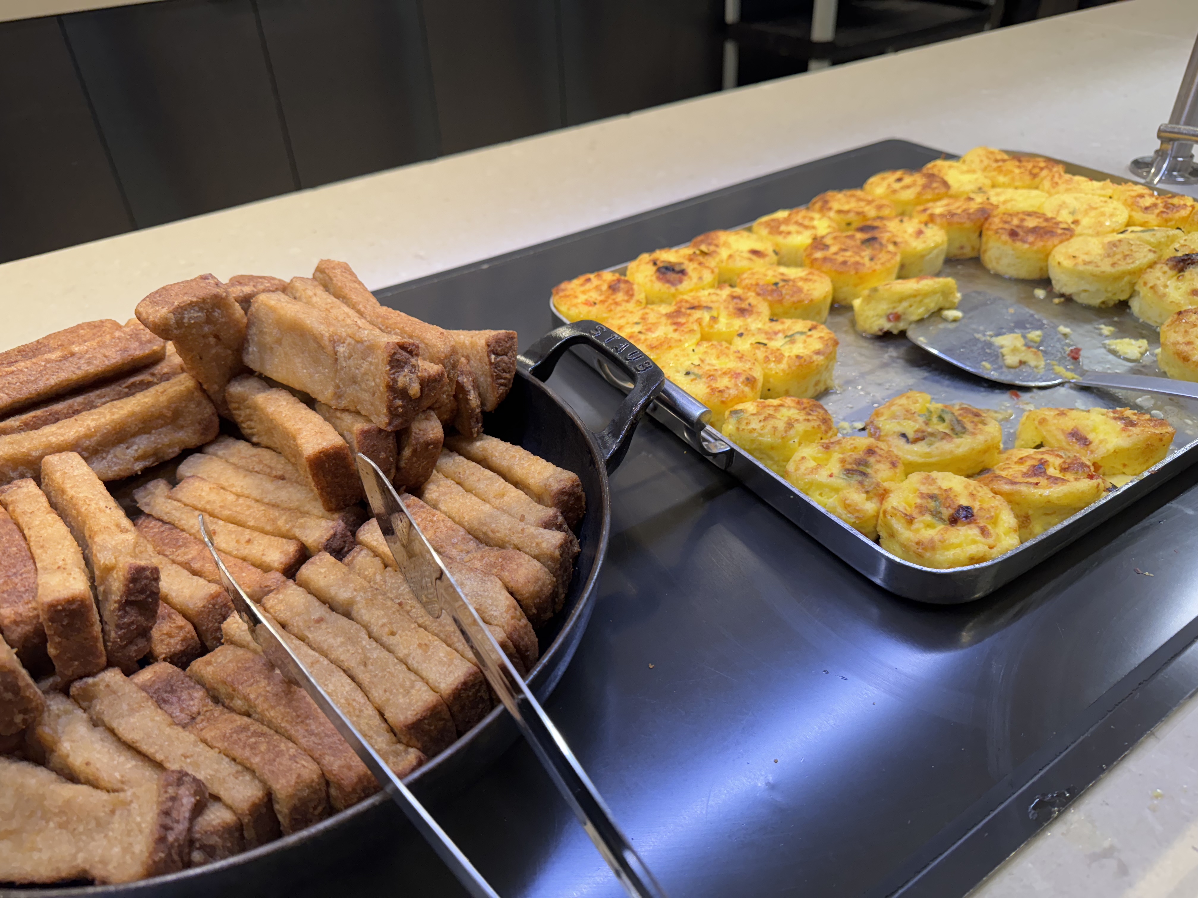 United Club Chicago ORD T1 Gate C10 French toast frittata