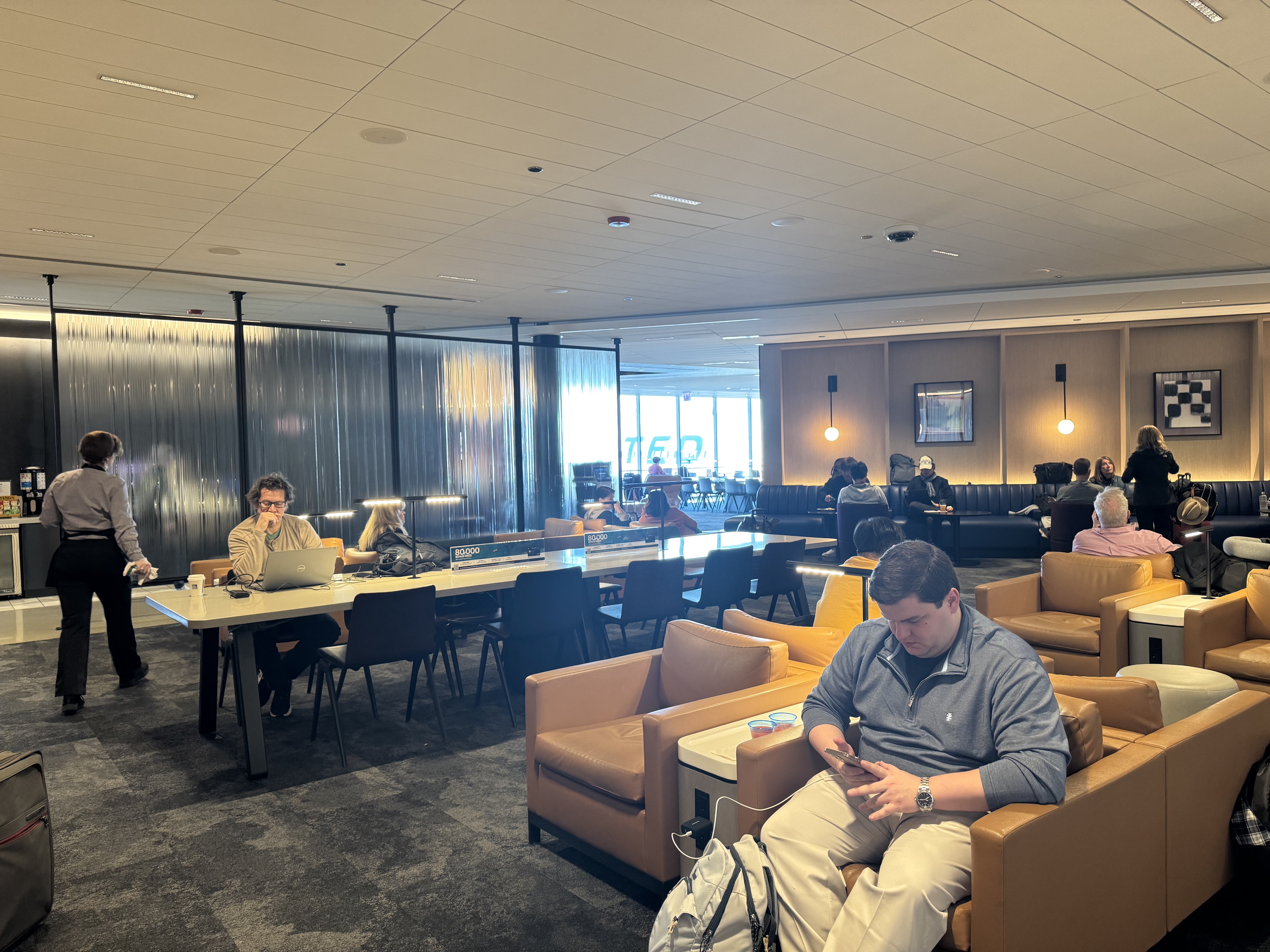 United Club Chicago ORD T1 Gate C10 central seating
