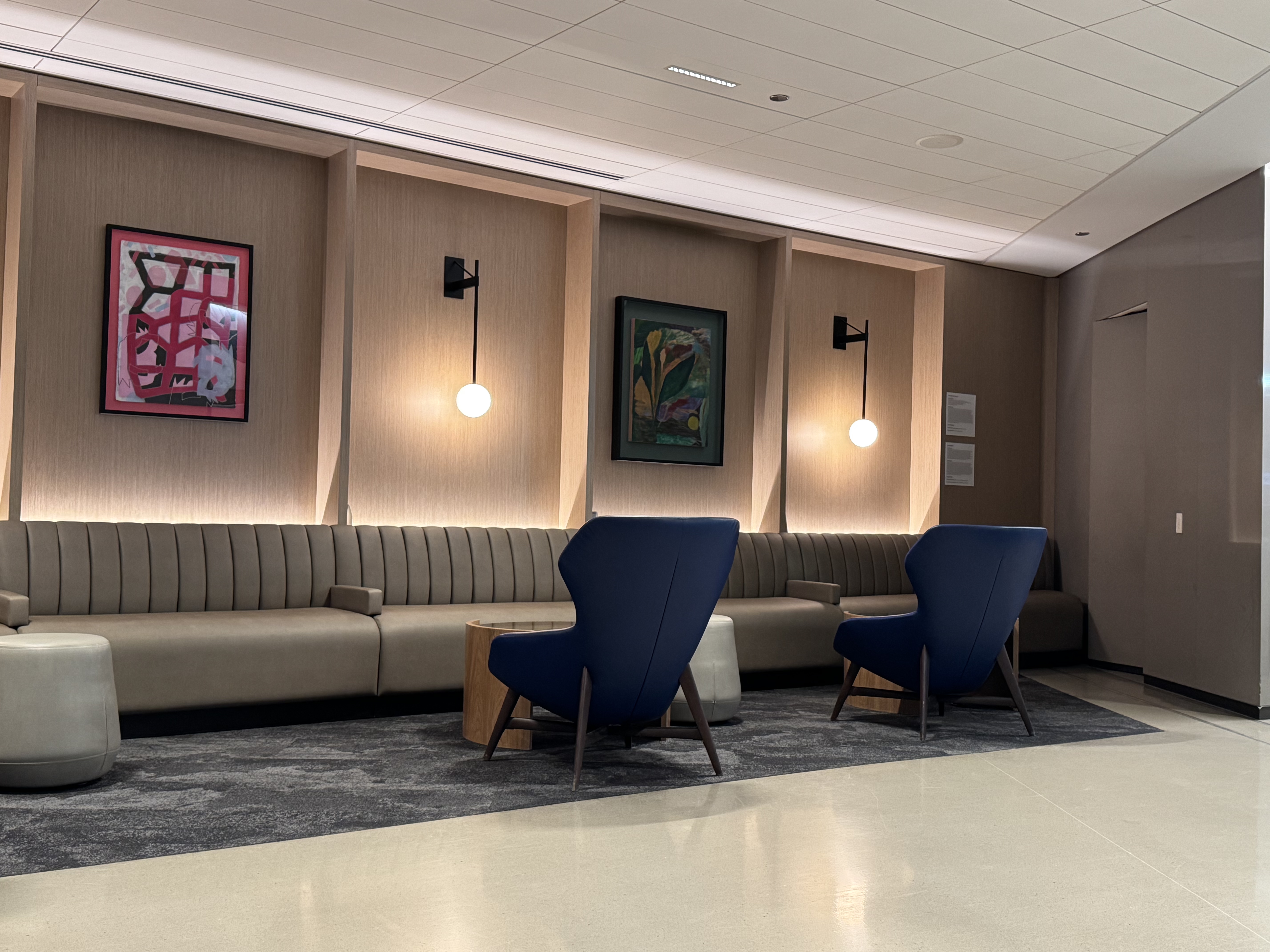 United Club Chicago ORD T1 Gate C10 front seating