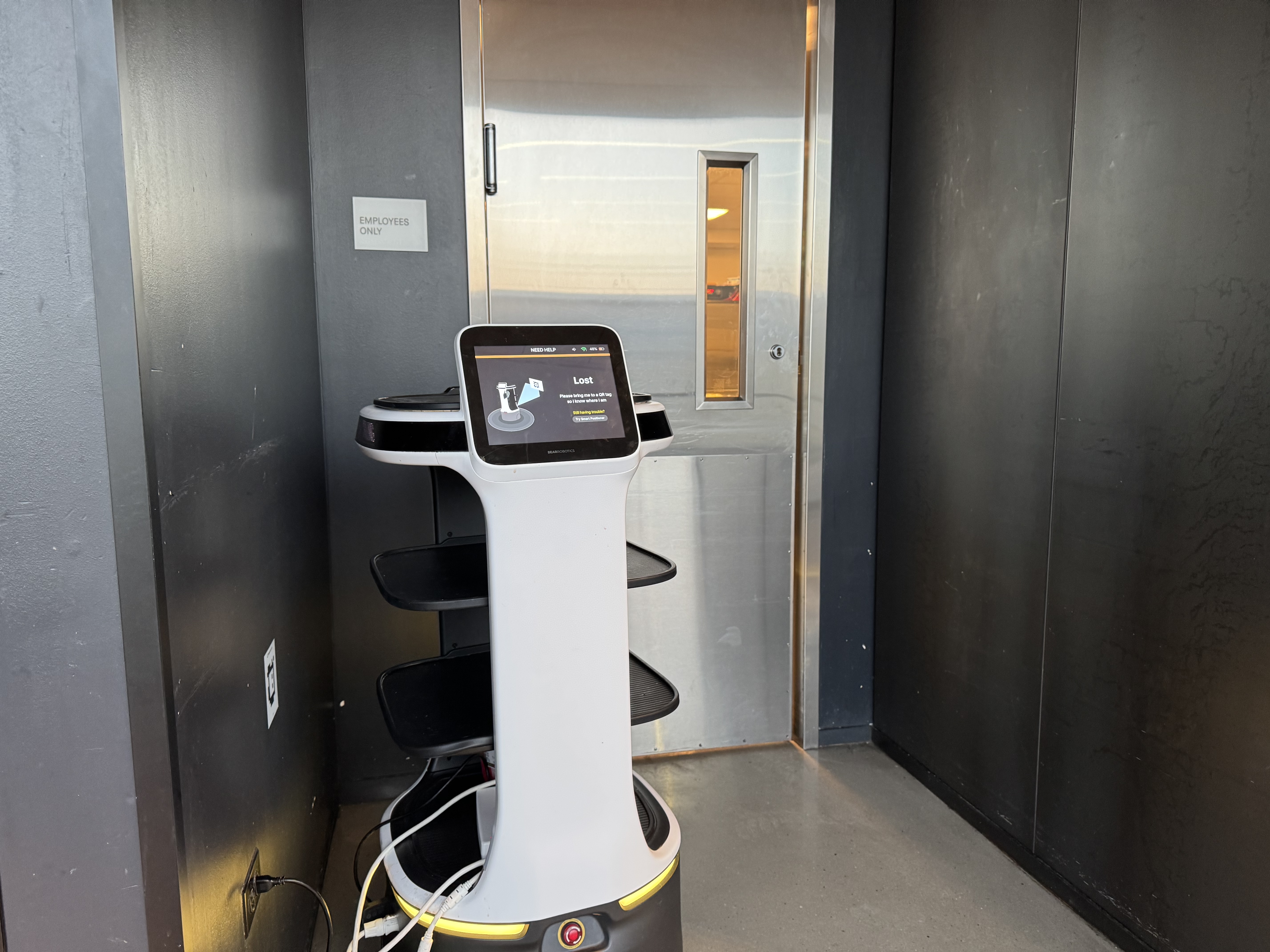 United Club Chicago ORD T1 Gate C10 robot