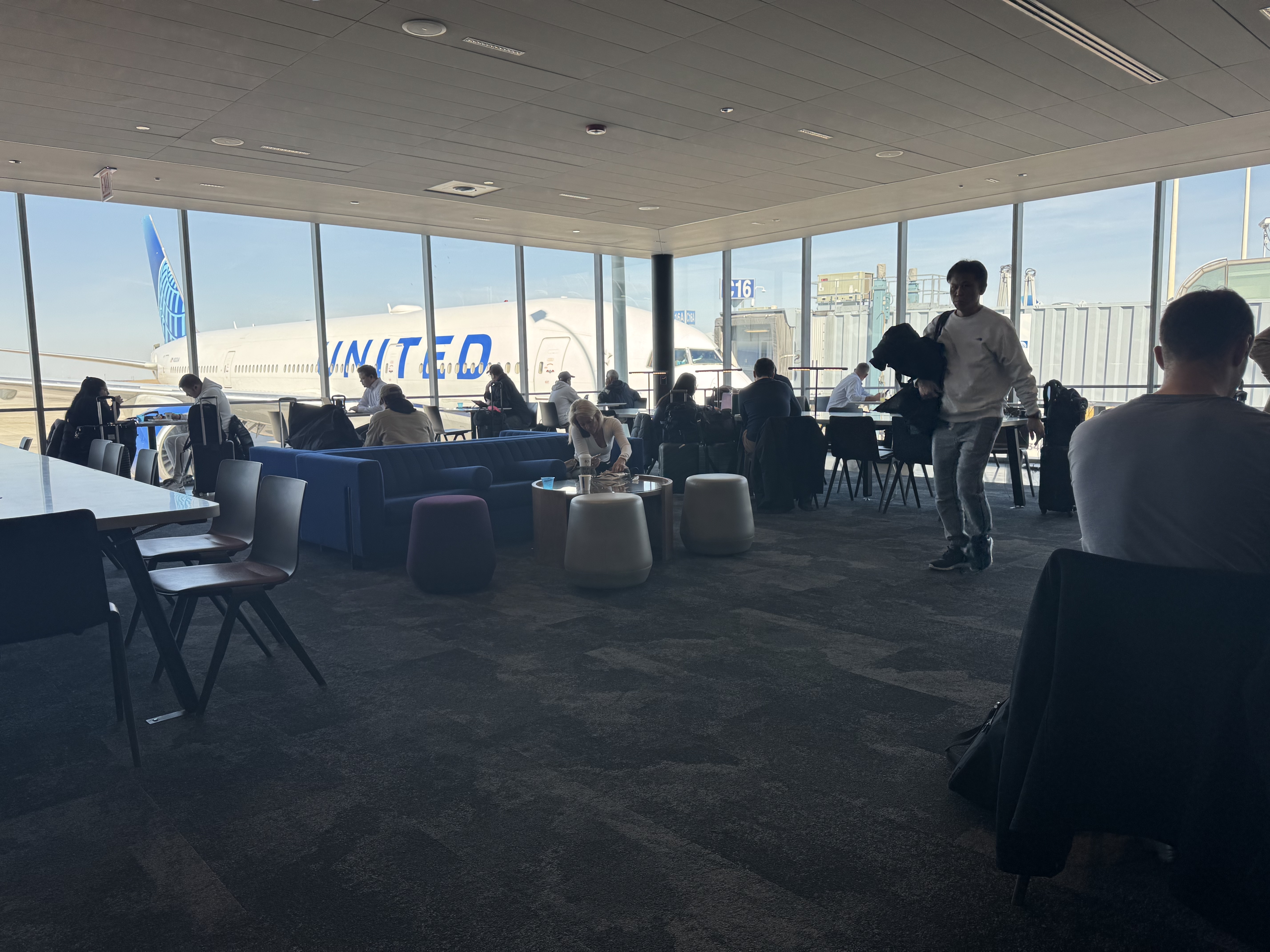 United Club Chicago ORD T1 Gate C10 window seating area