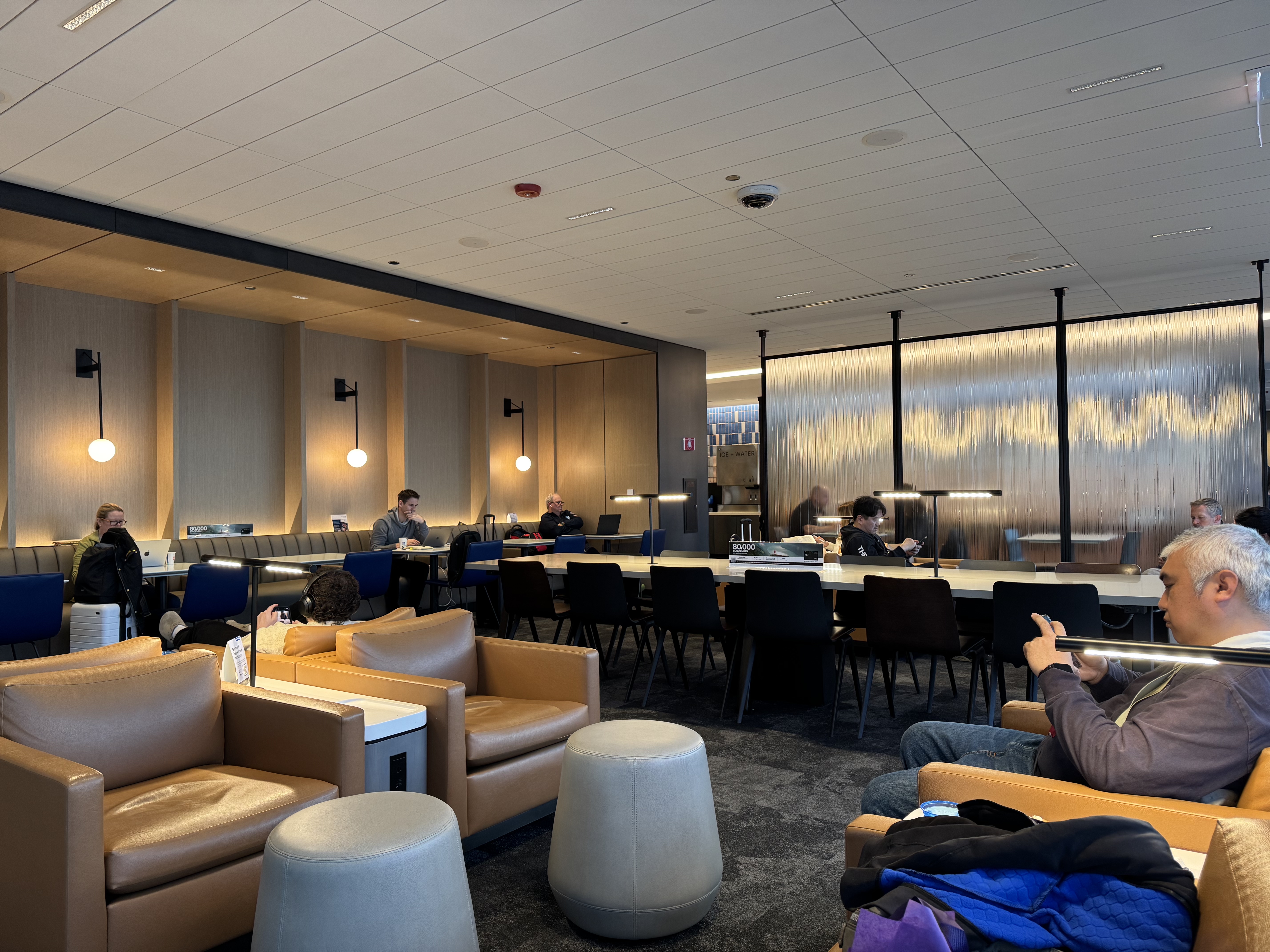 United Club Chicago ORD Terminal 1 Concourse C gate C10 seating United Club Chicago ORD Terminal 1 Concourse C gate C10 seating