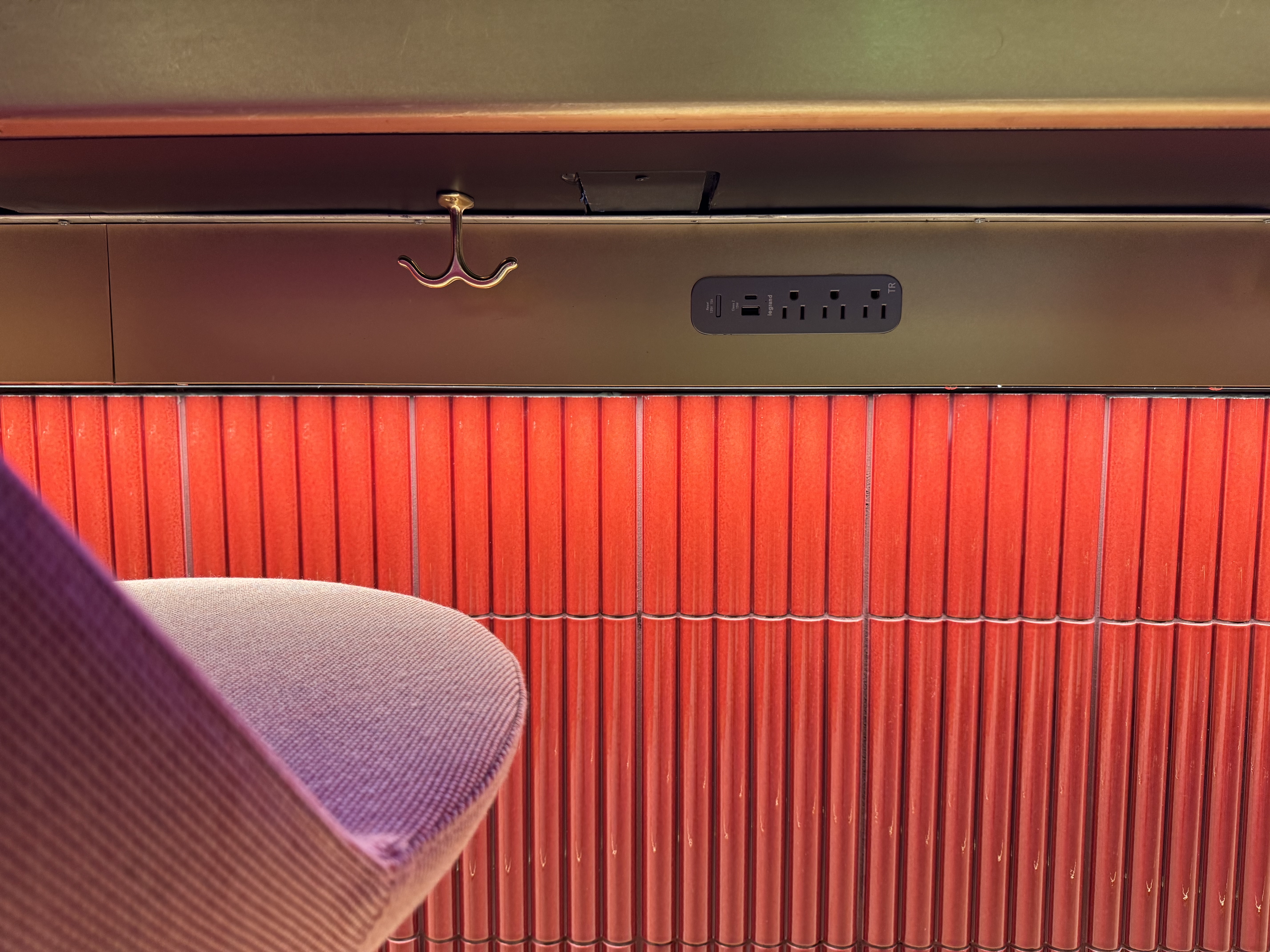 Virgin Atlantic Clubhouse LAX bar hooks outlets Virgin Atlantic Clubhouse LAX bar hooks outlets