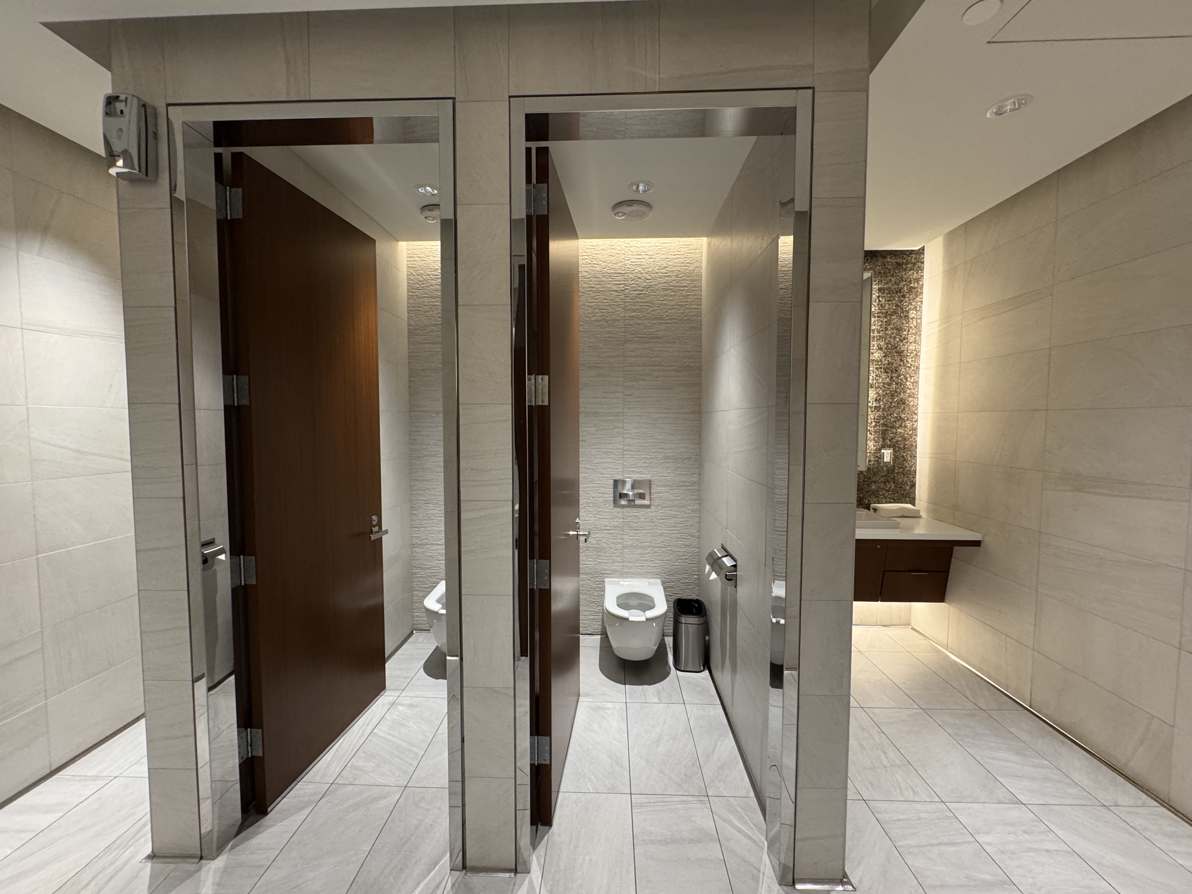 Virgin Atlantic Clubhouse LAX bathroom Virgin Atlantic Clubhouse LAX bathroom