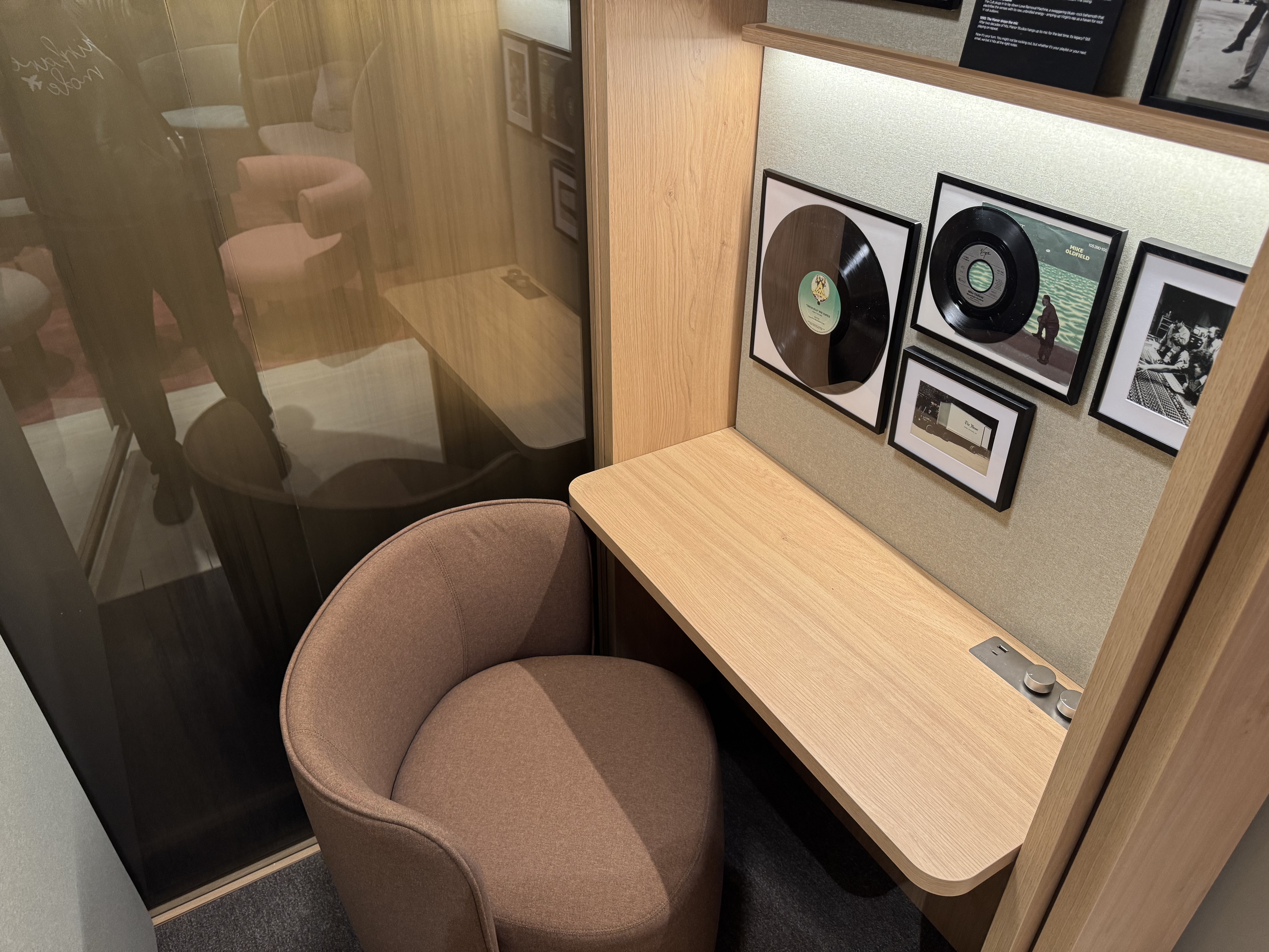 Virgin Atlantic Clubhouse LAX pod closeup Virgin Atlantic Clubhouse LAX pod closeup