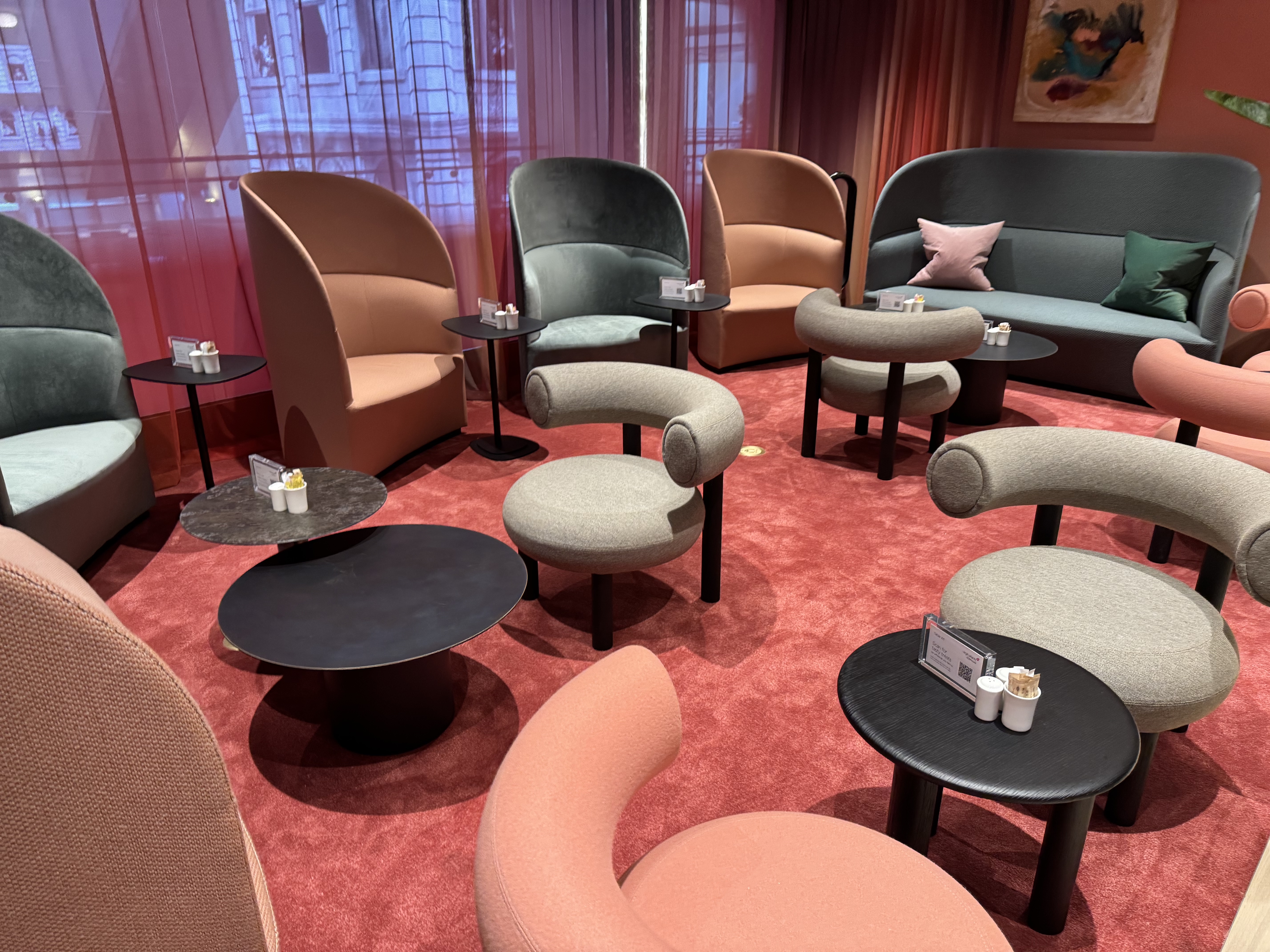 Virgin Atlantic Clubhouse LAX seating near booths Virgin Atlantic Clubhouse LAX seating near booths