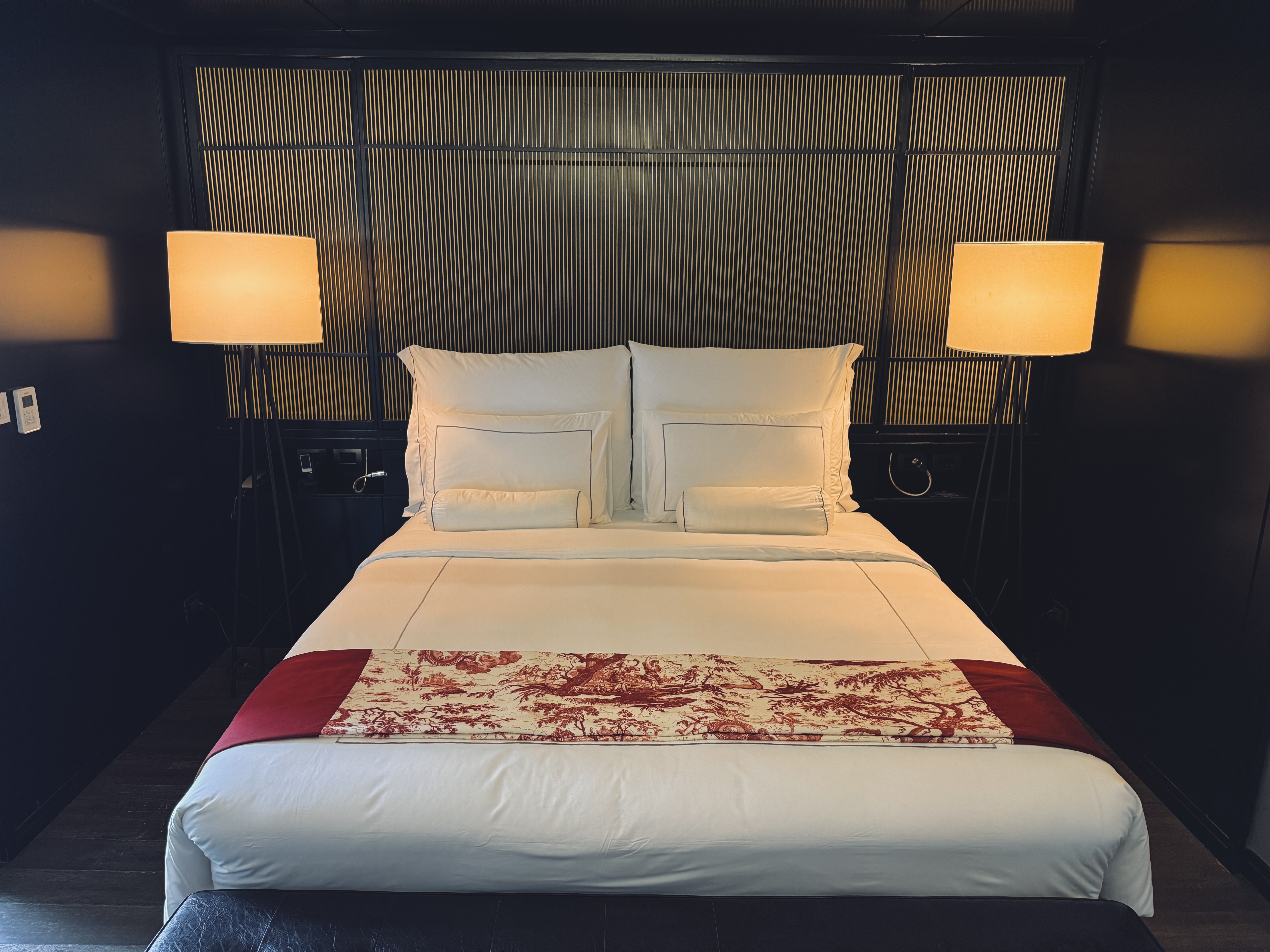 AMANOR Hotel Chiang Mai bed front
