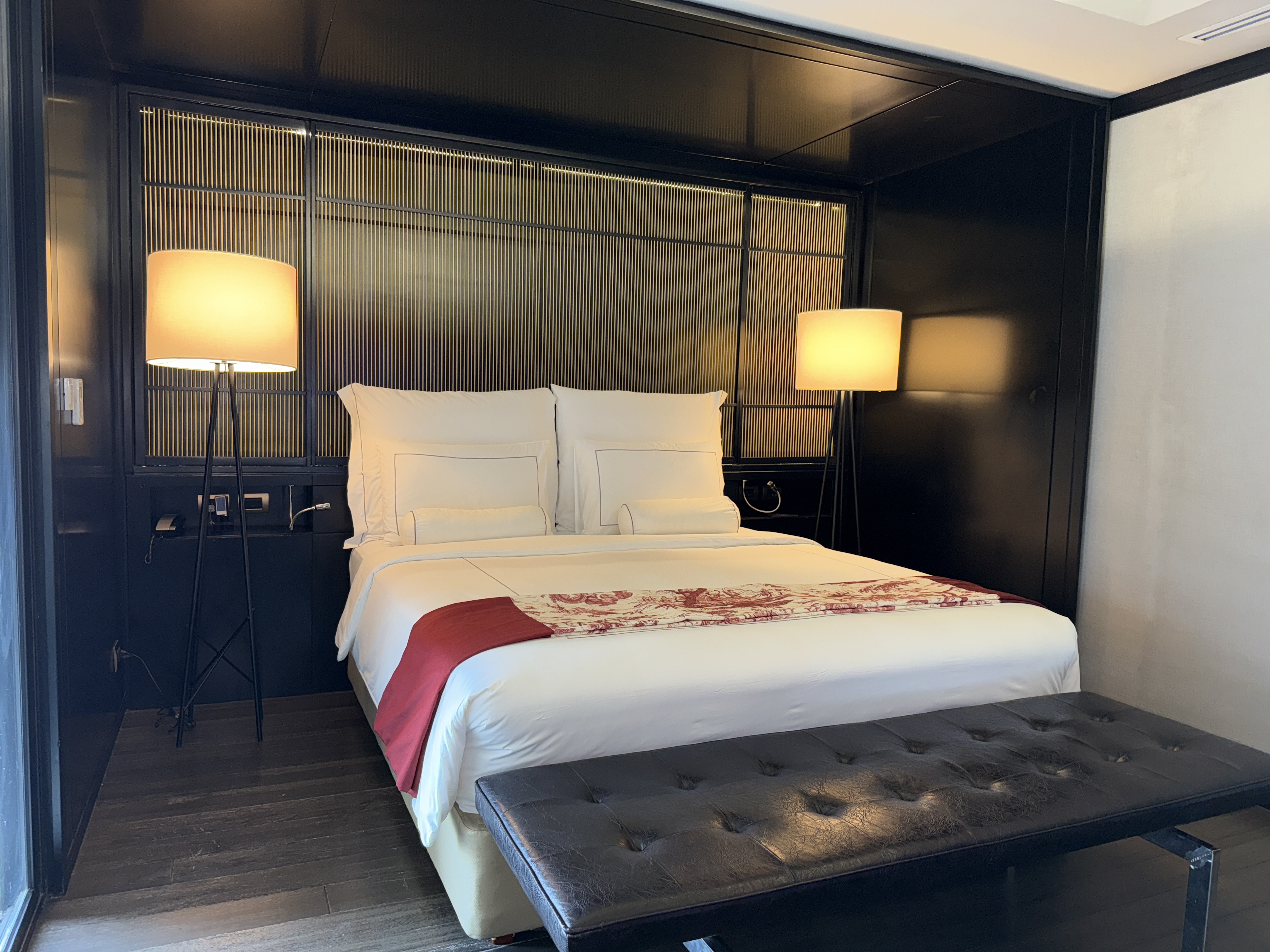 AMANOR Hotel Chiang Mai bed side view AMANOR Hotel Chiang Mai bed side view