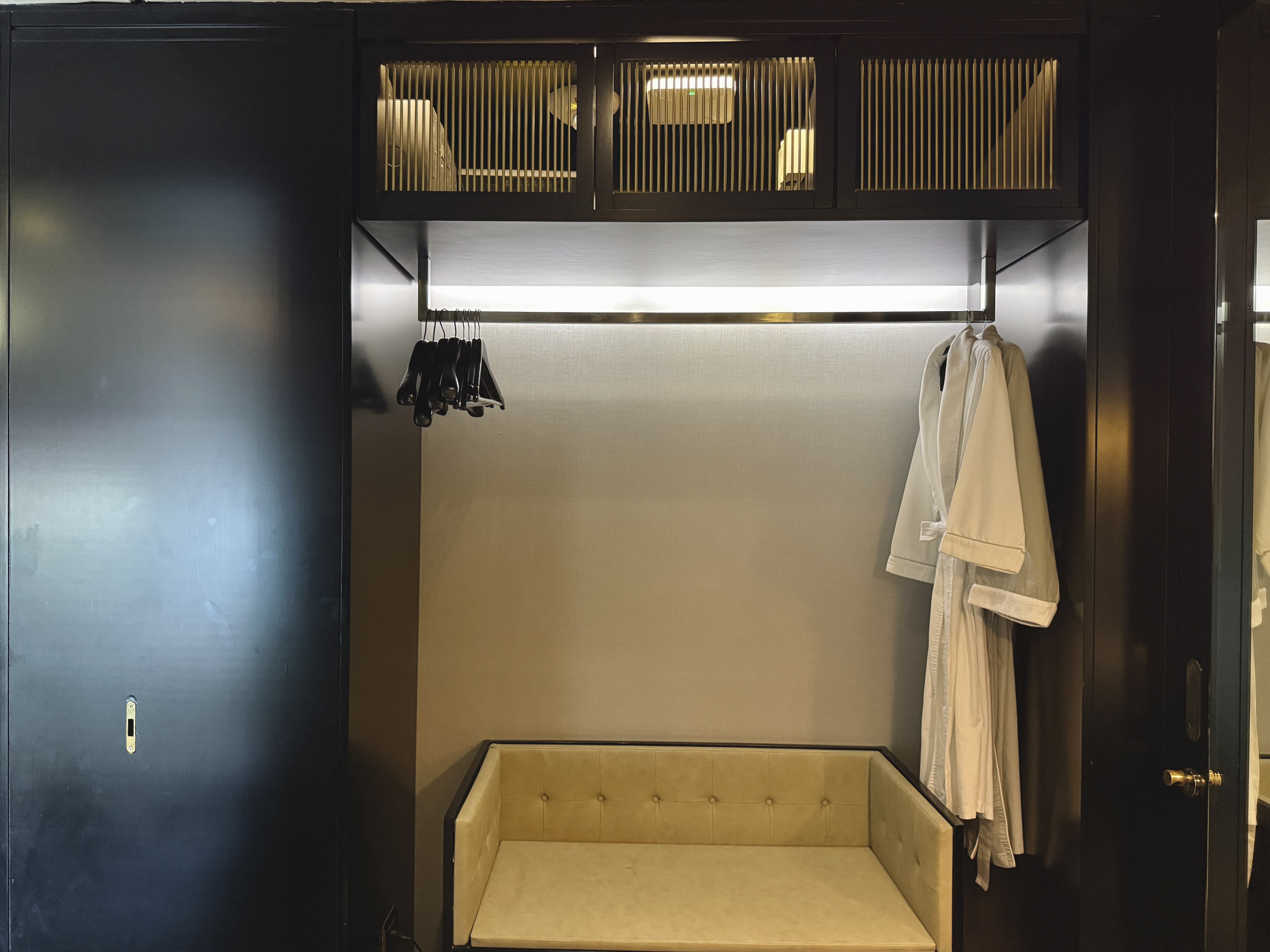 AMANOR Hotel Chiang Mai closet and luggage AMANOR Hotel Chiang Mai closet and luggage