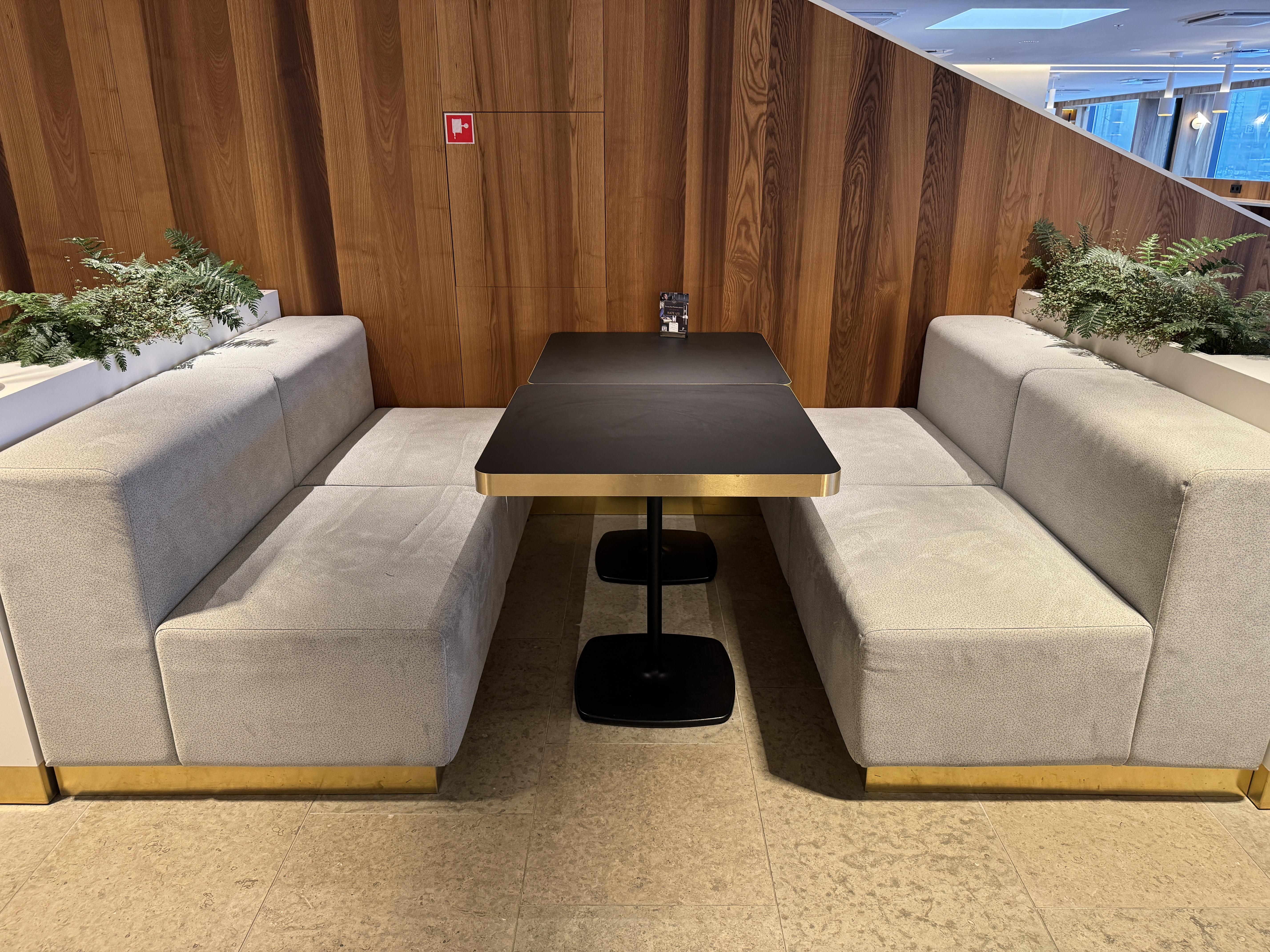Airport Lounge by LHV TLL booths