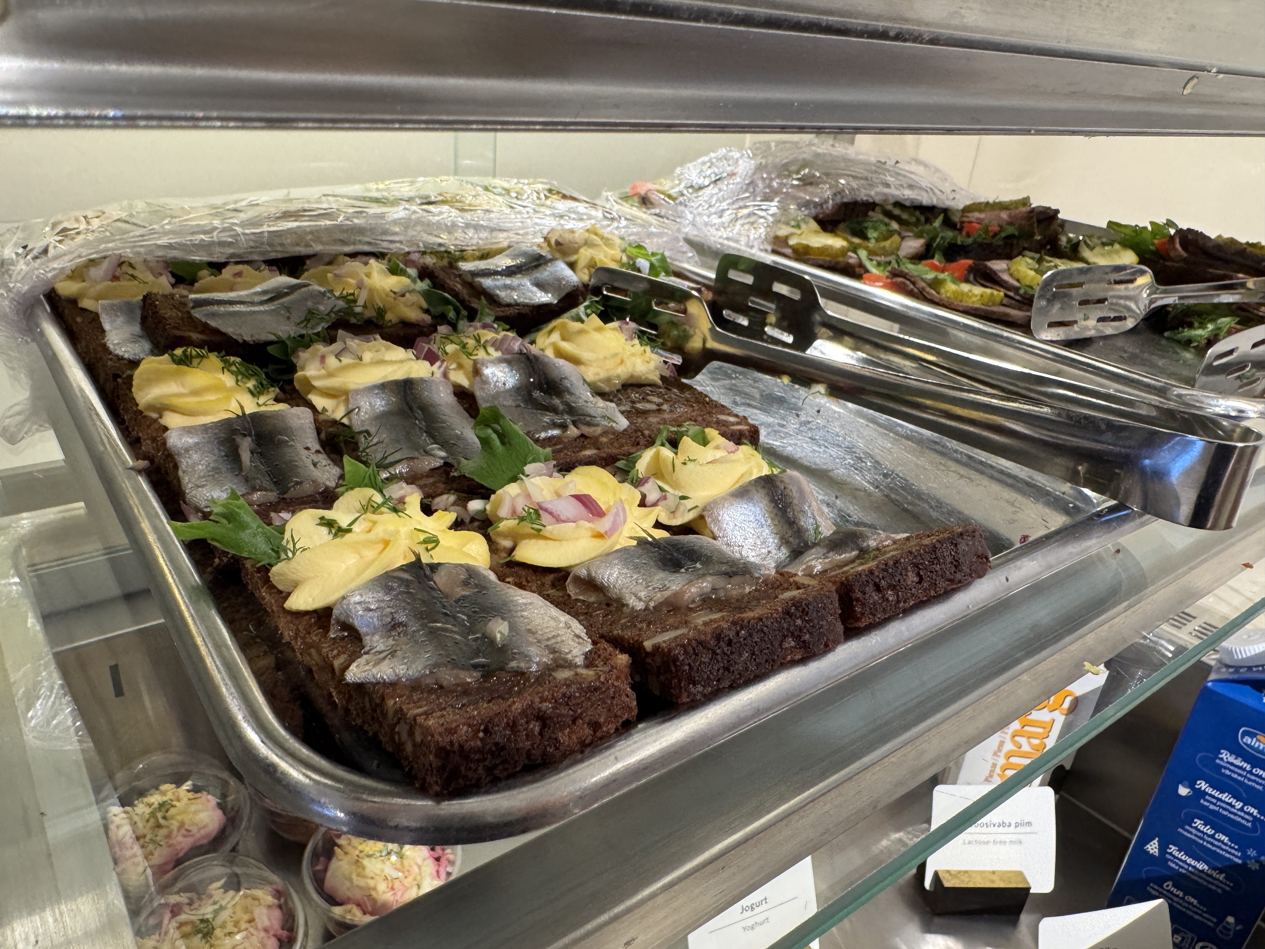 Airport Lounge by LHV TLL fish toast