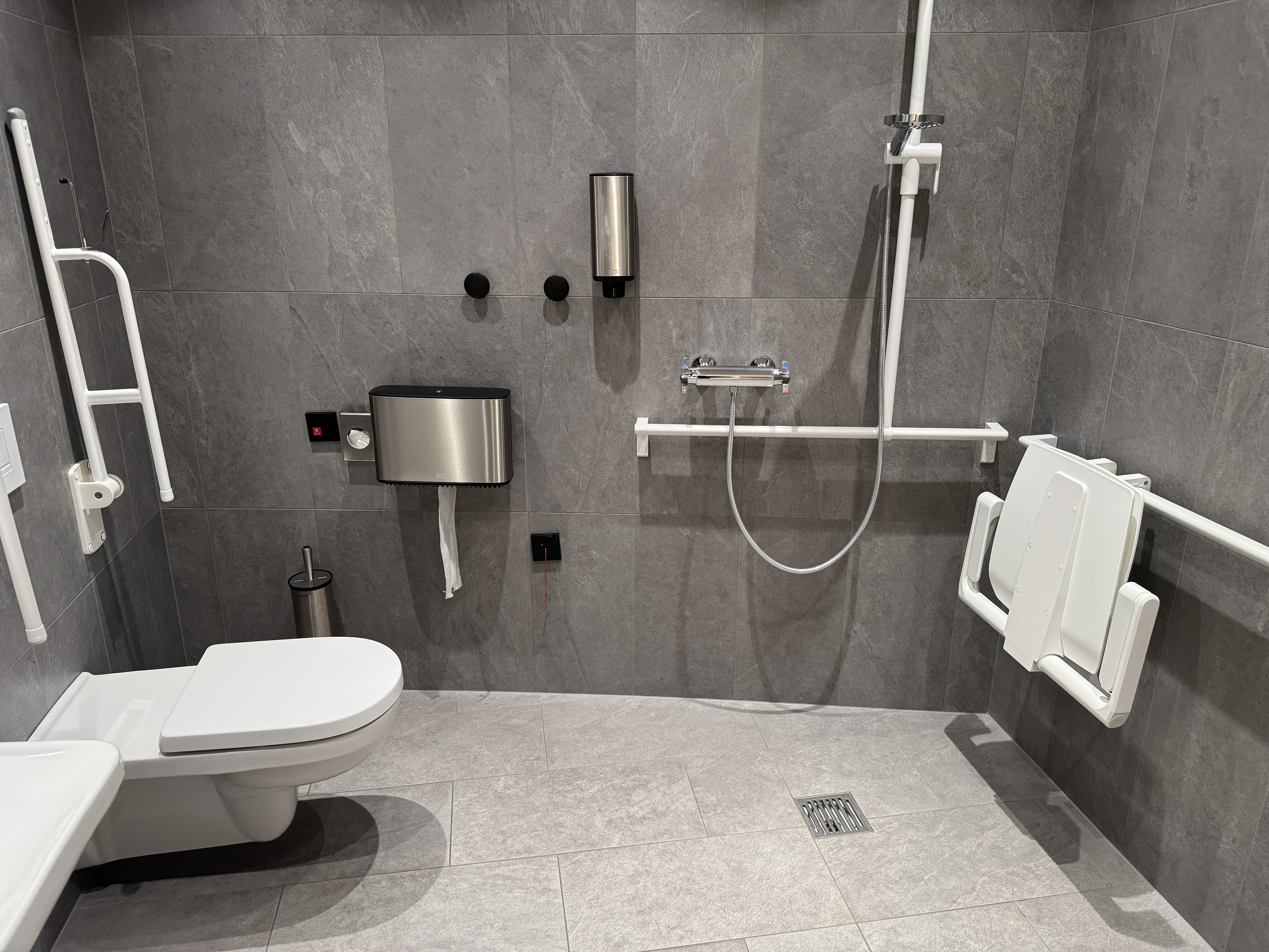 Airport Lounge by LHV TLL handicapped shower