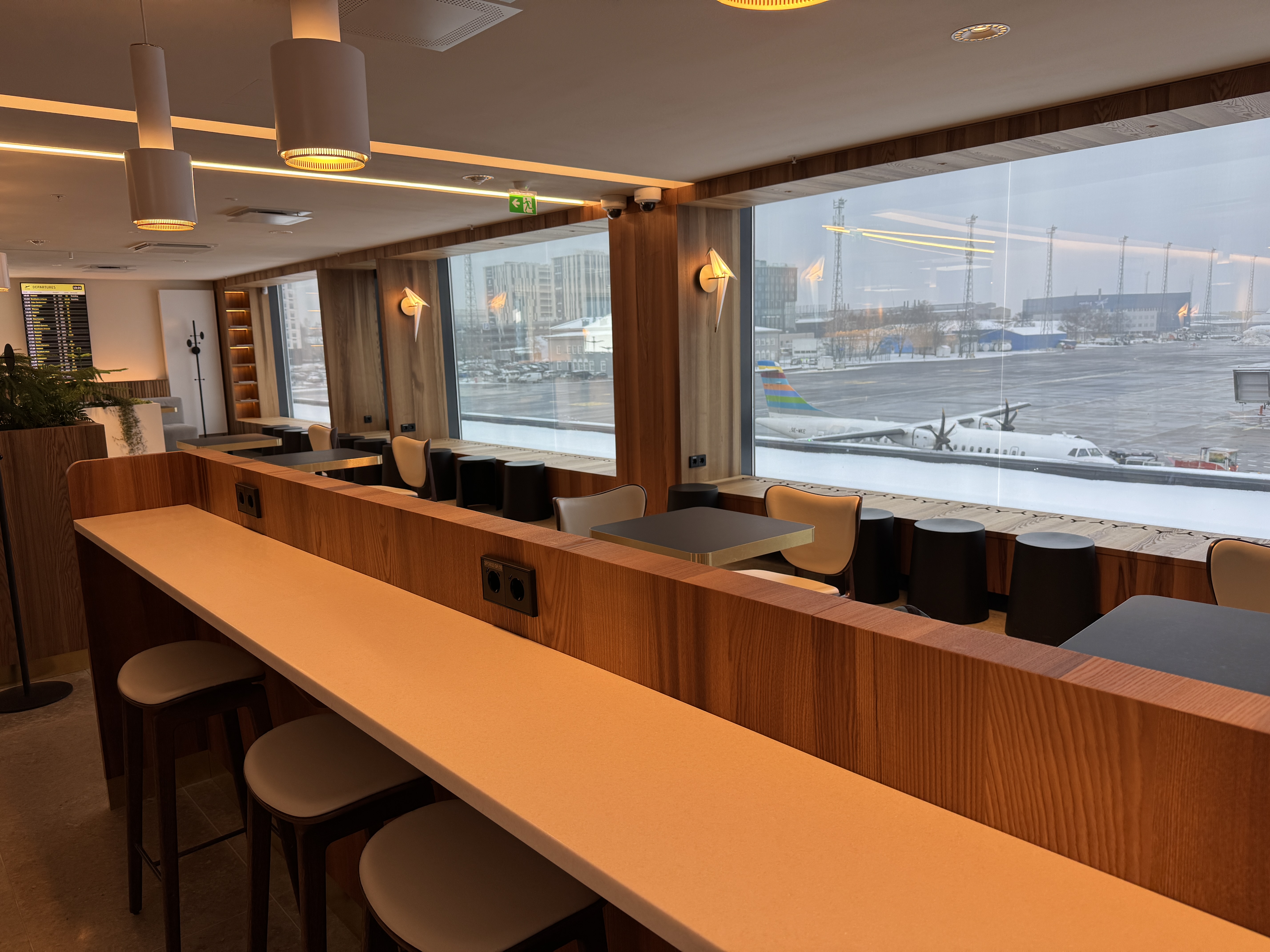 Airport Lounge by LHV TLL tarmac views