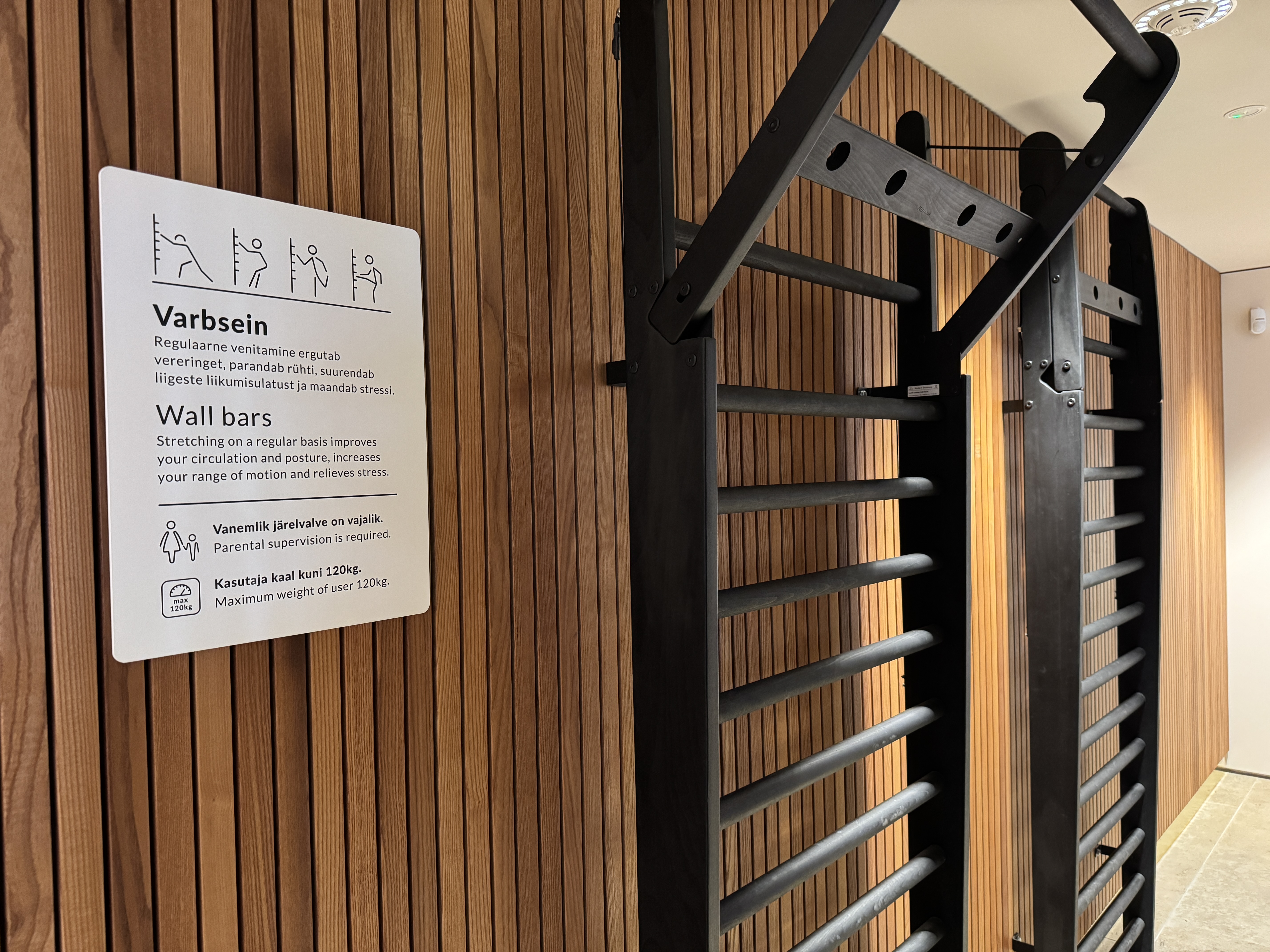 Airport Lounge by LHV TLL wall bars