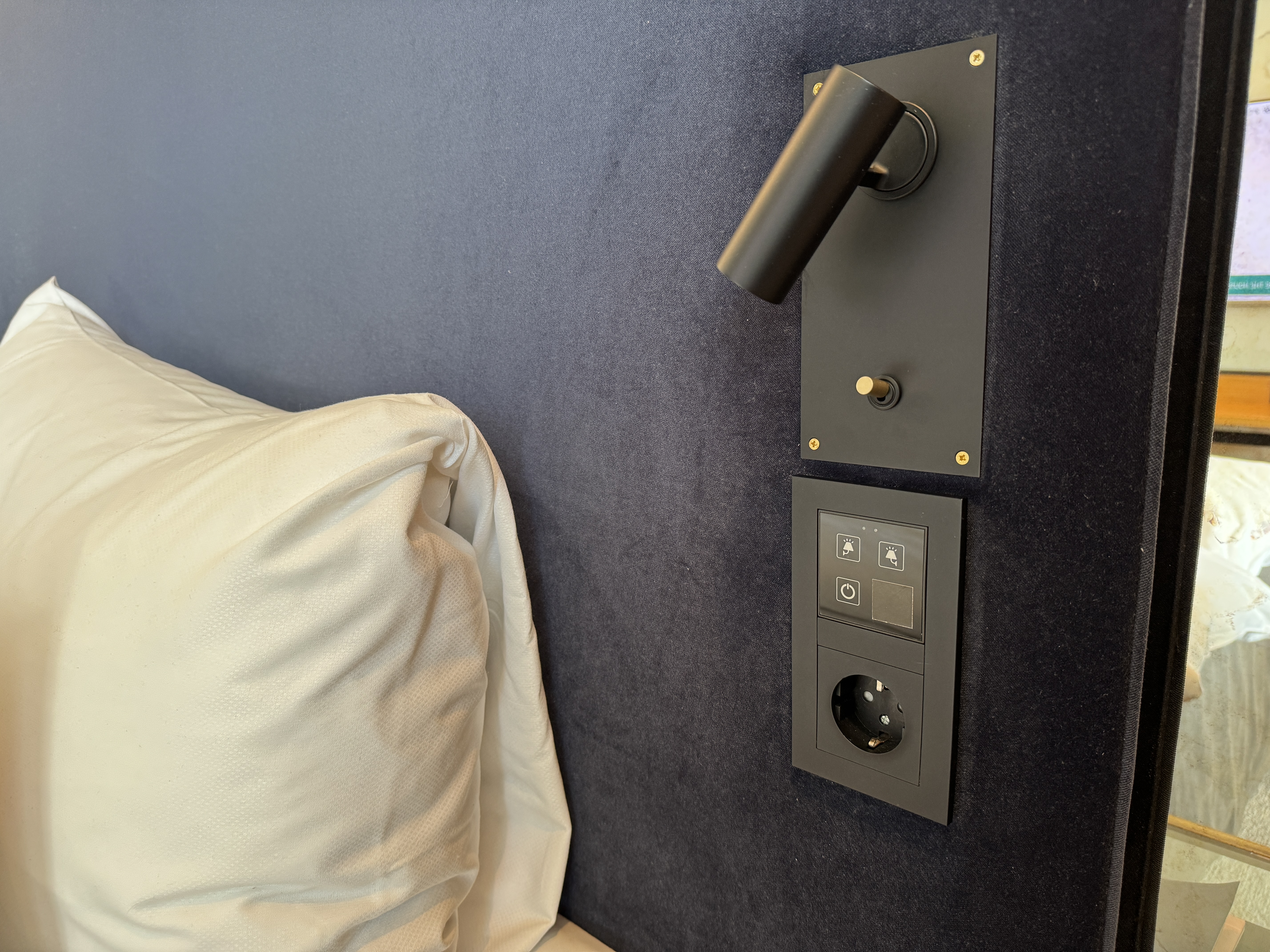 Amerikalinjen lamp and controls