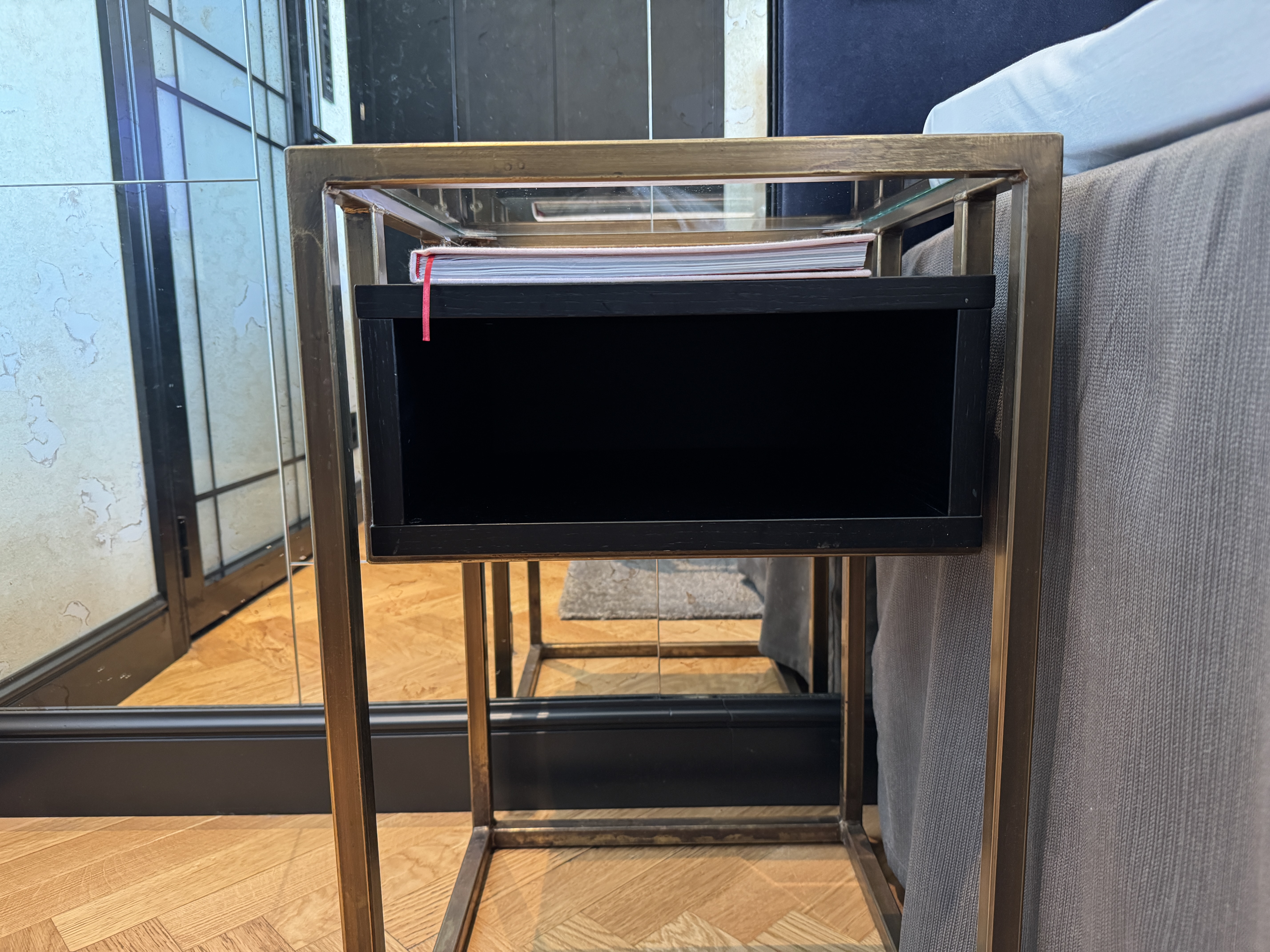 Amerikalinjen nightstand