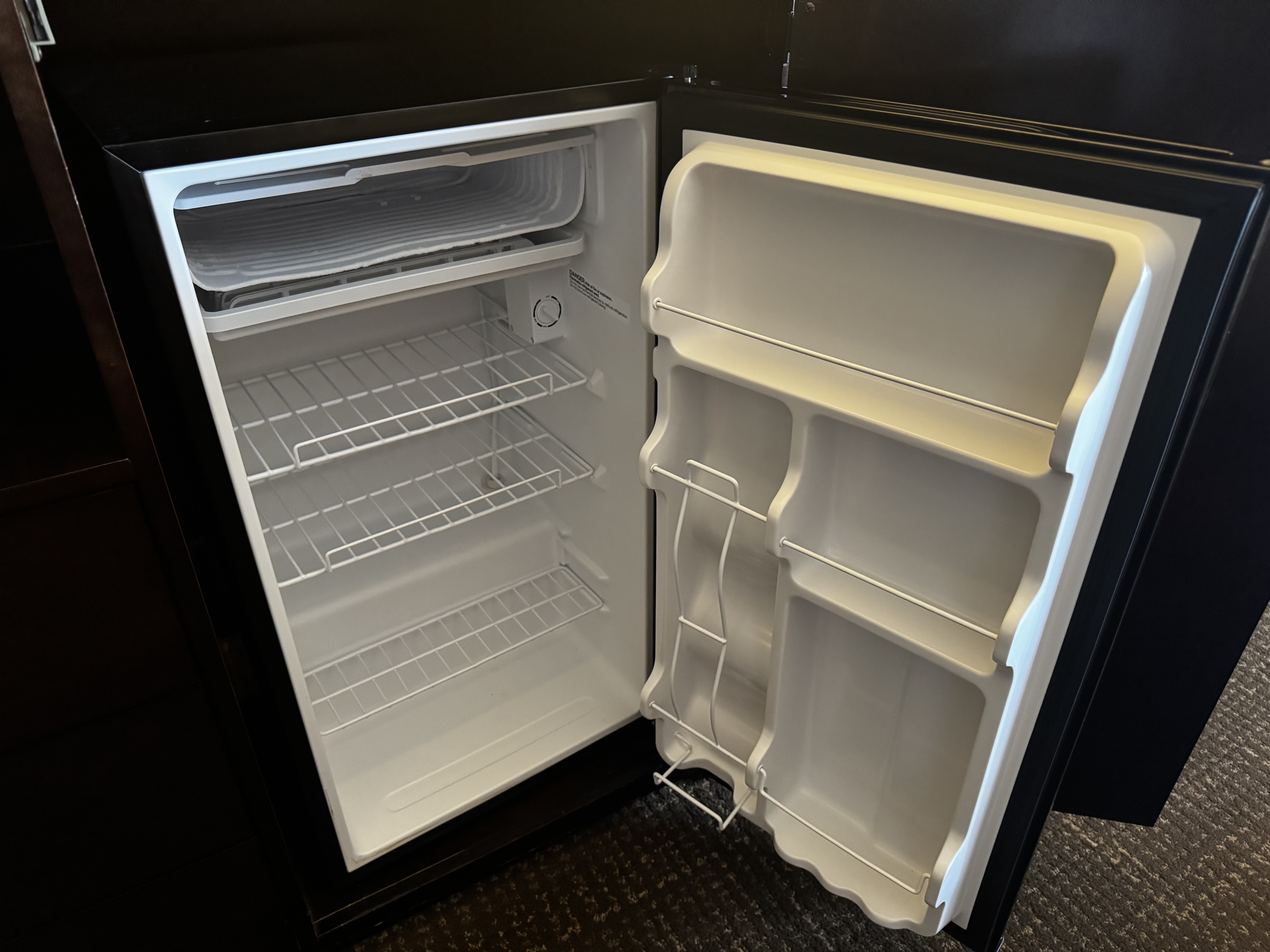 Best Western Plus Rubys Inn bedroom refrigerator