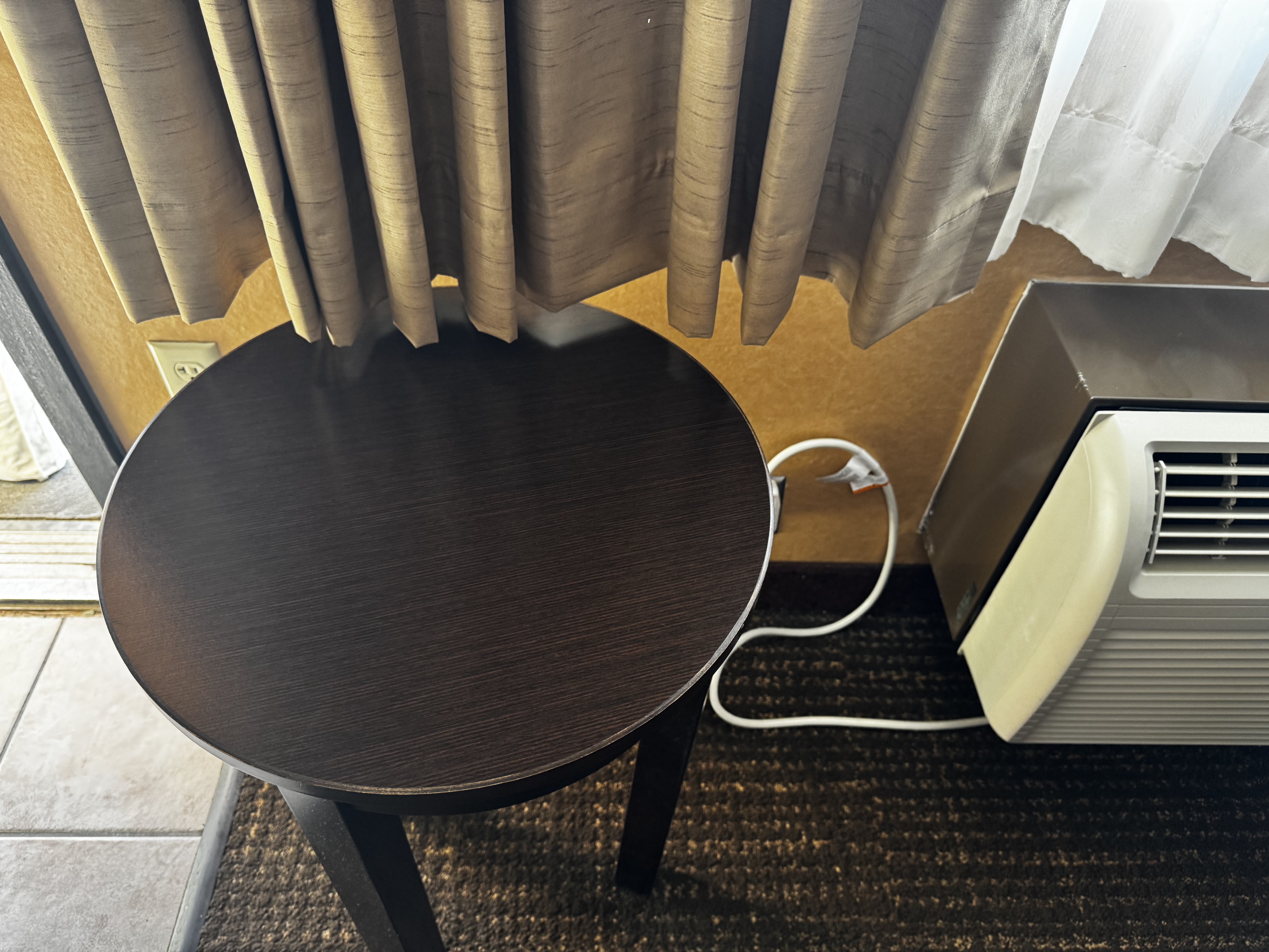 Best Western Plus Rubys Inn bedroom table