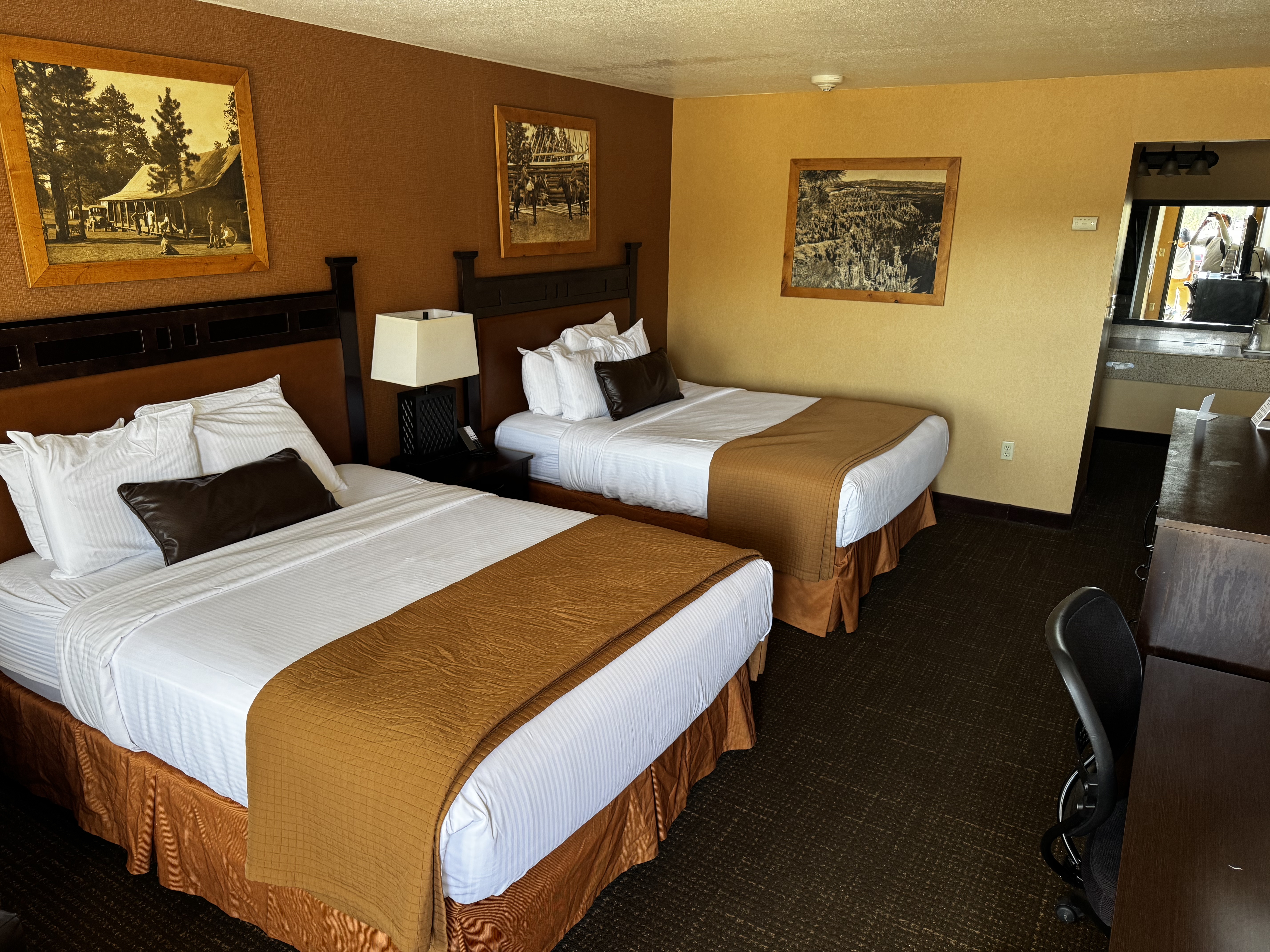 Best Western Plus Rubys Inn bedroom