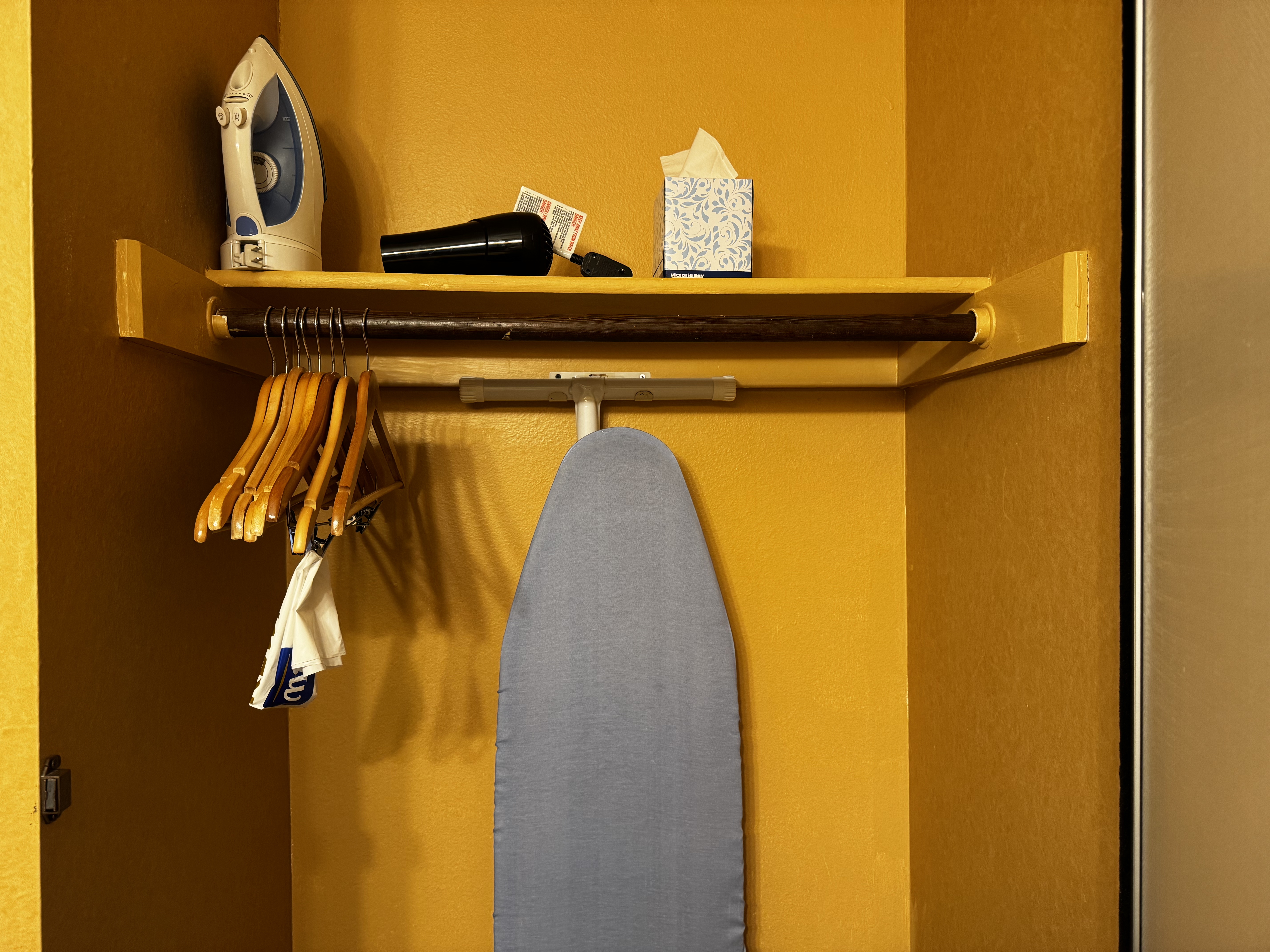 Best Western Plus Rubys Inn closet
