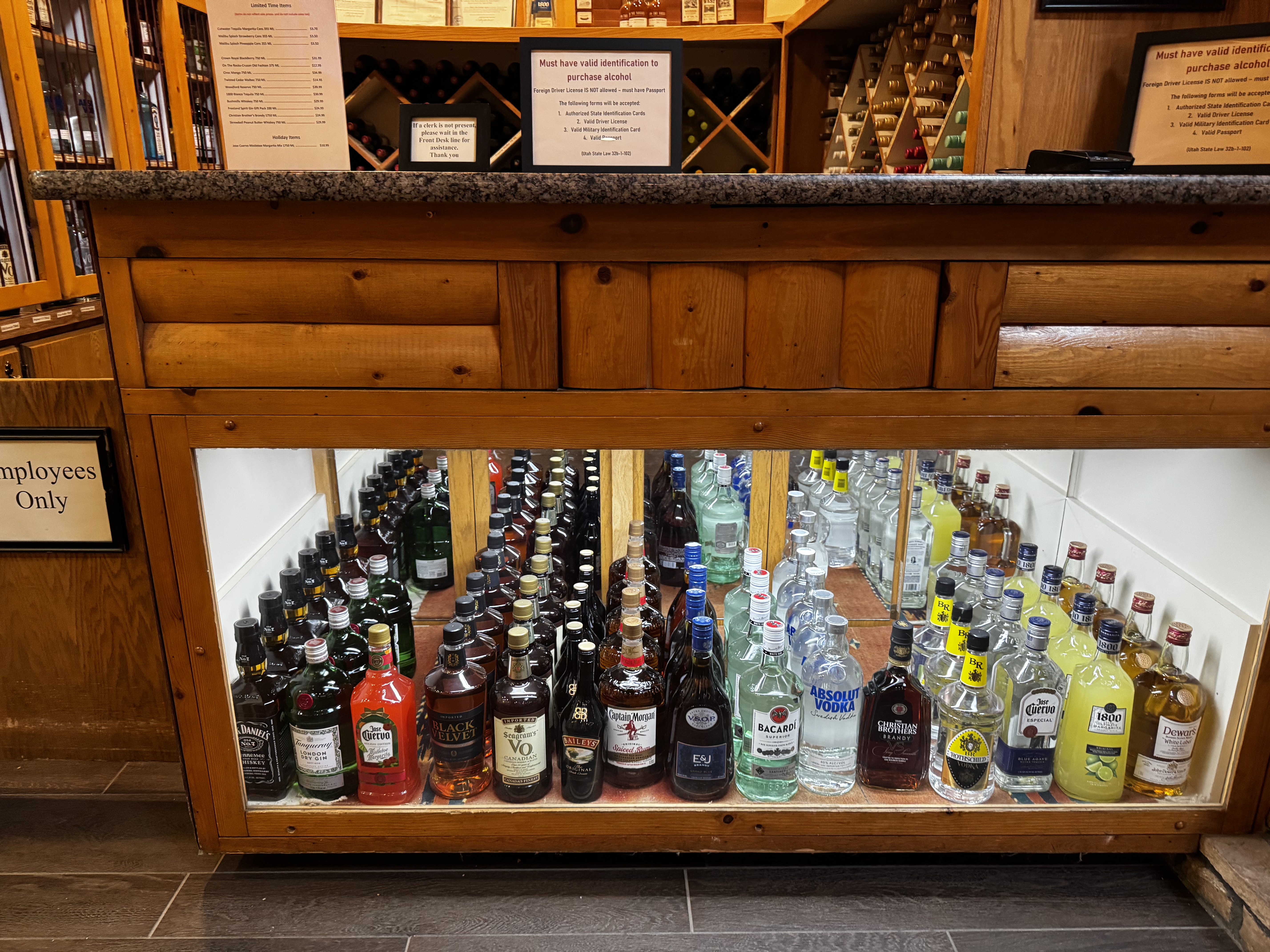 Best Western Plus Rubys Inn liquor shop