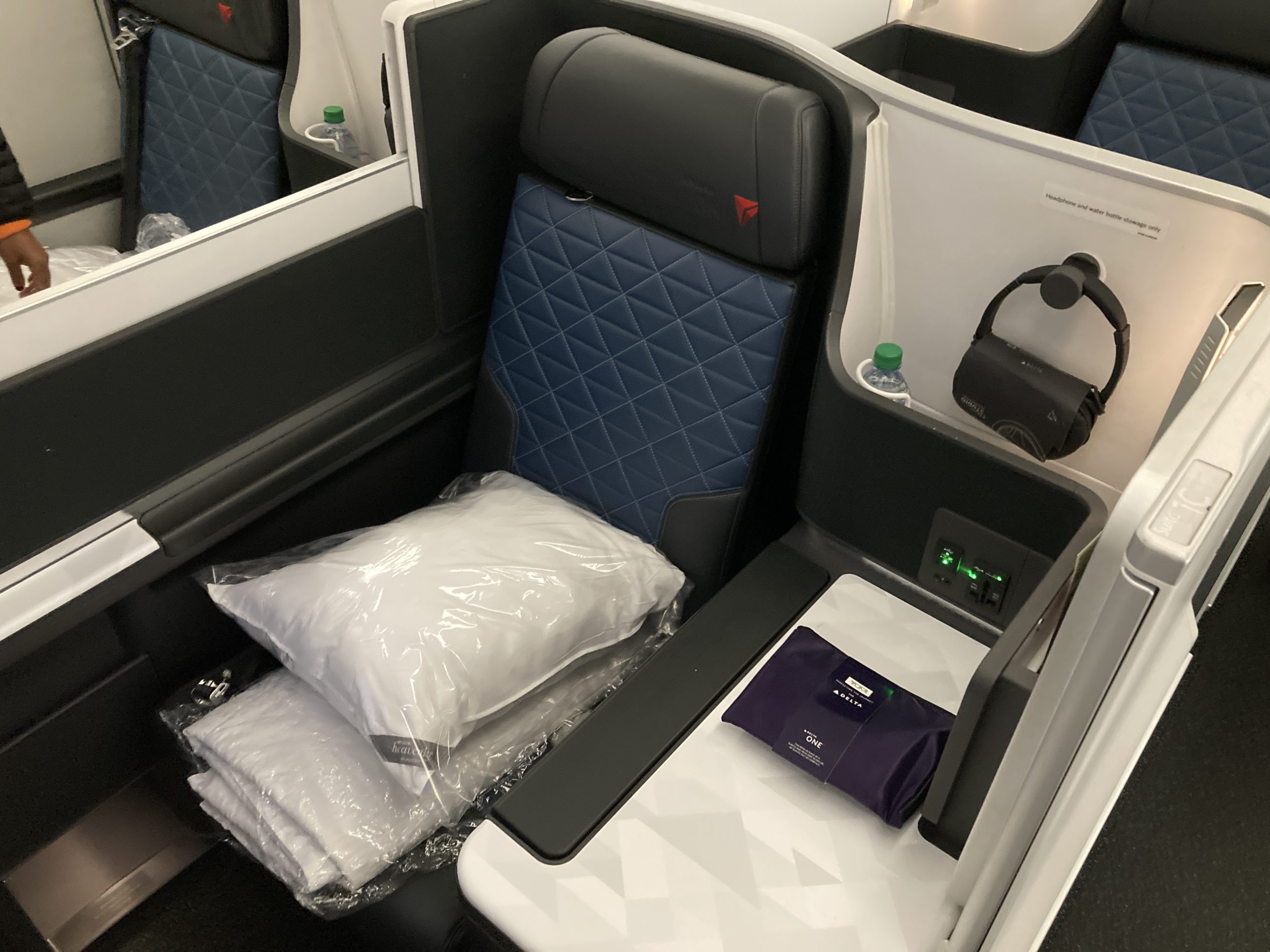 Delta One Suites A330 900neo seat