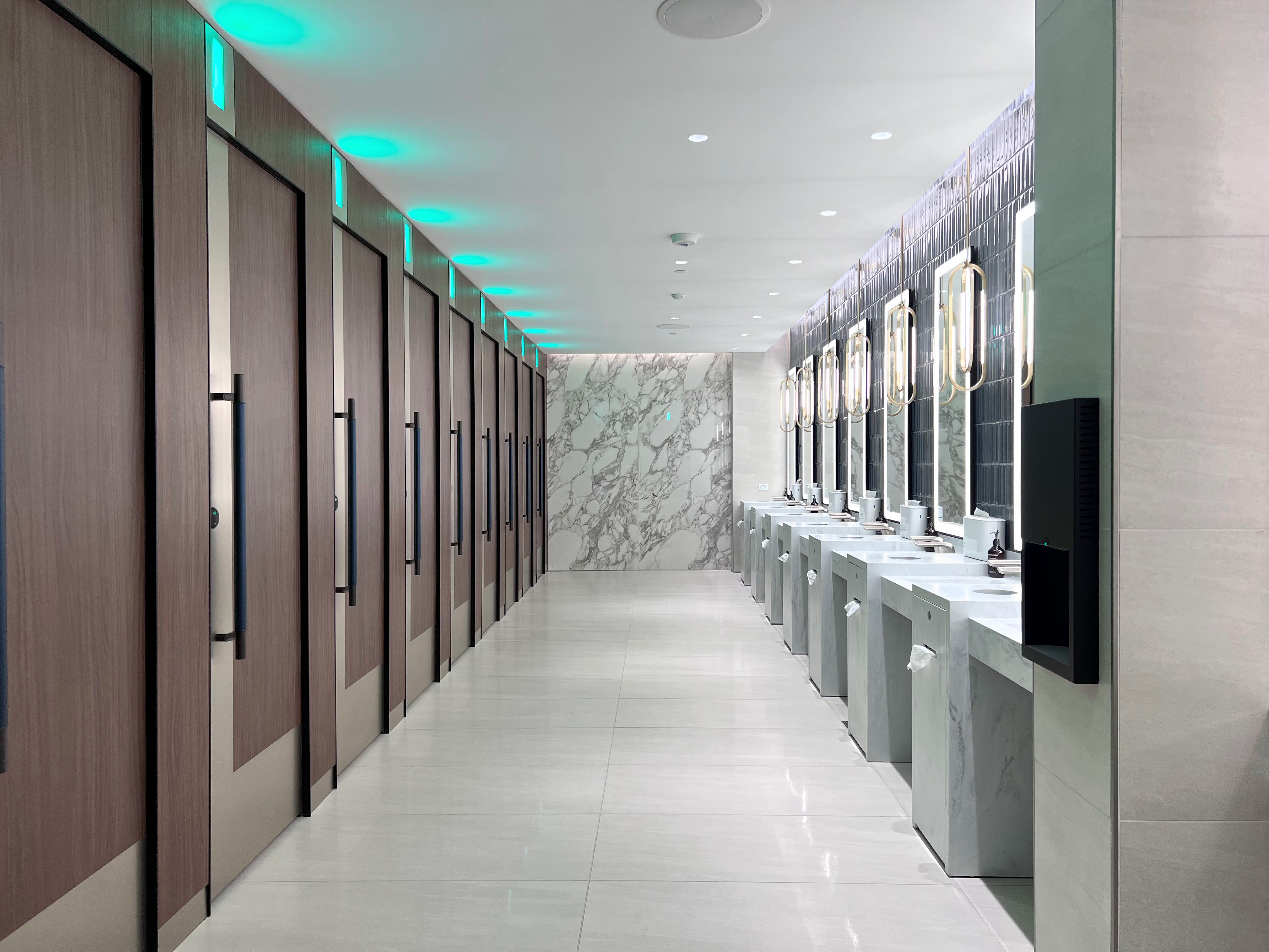 Delta Sky Club Atlanta bathroom