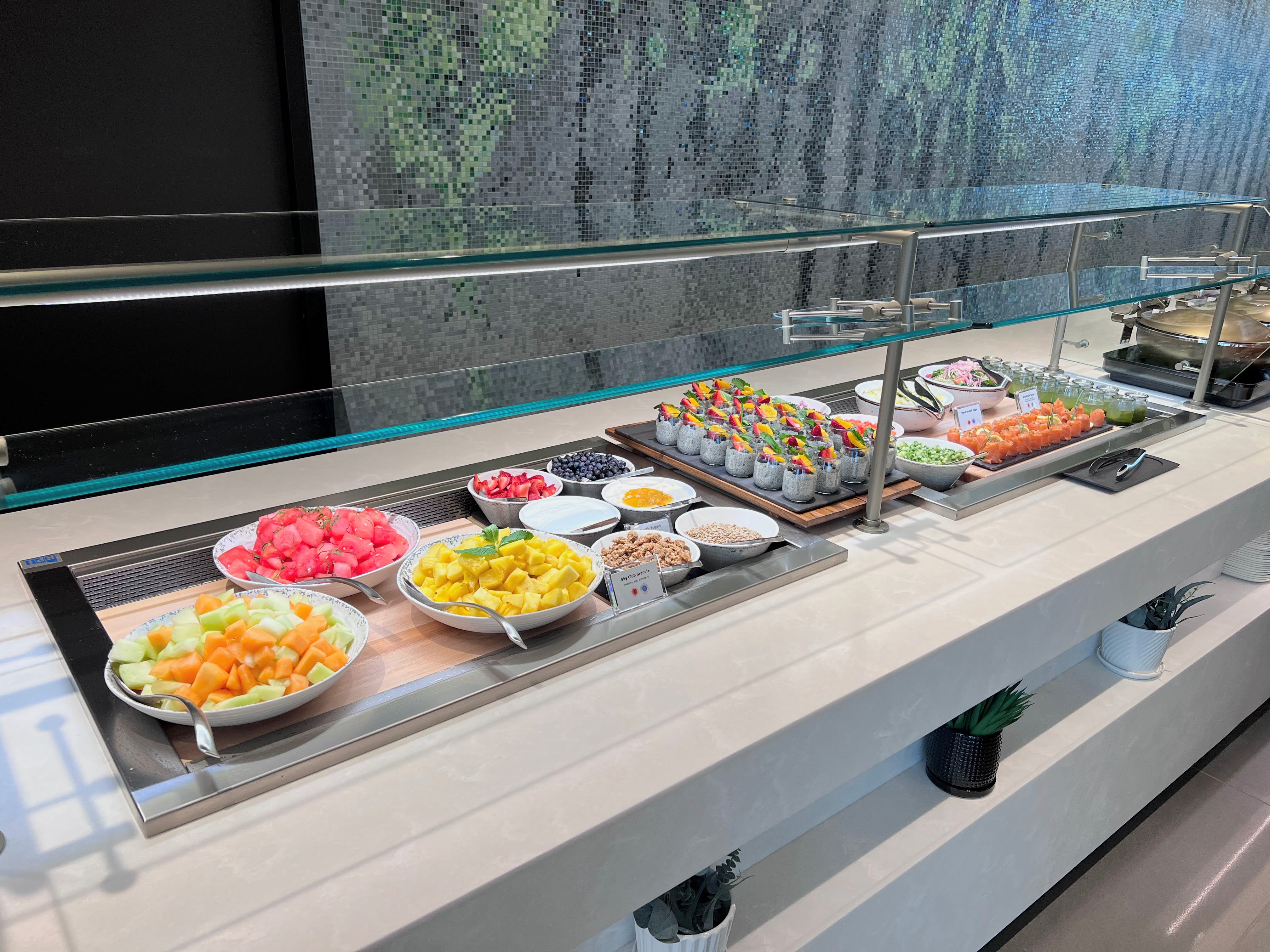 Delta Sky Club Atlanta buffet